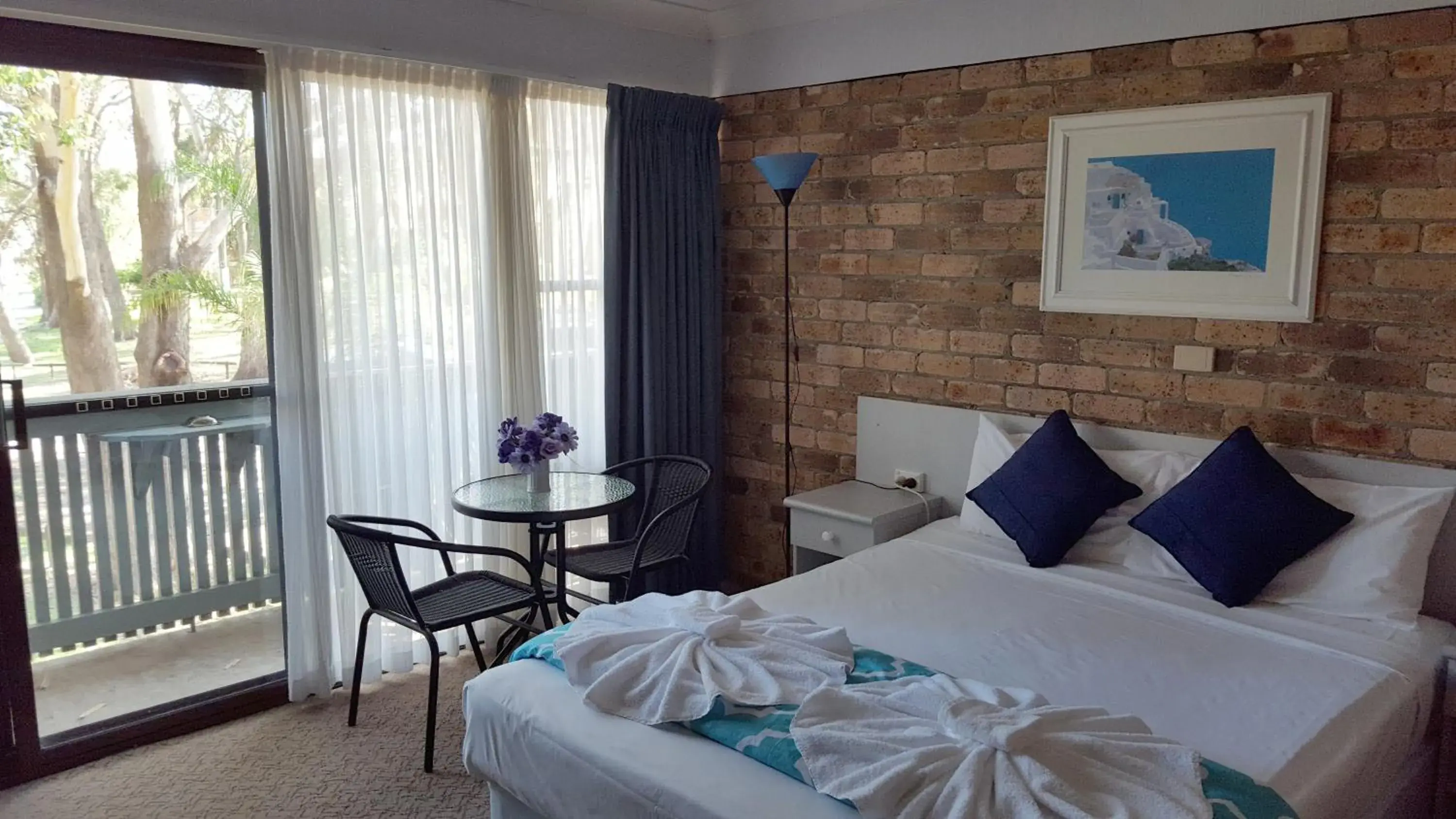 Spring, Bed in Port Stephens Motel Spring, Bed in Port Stephens Motel