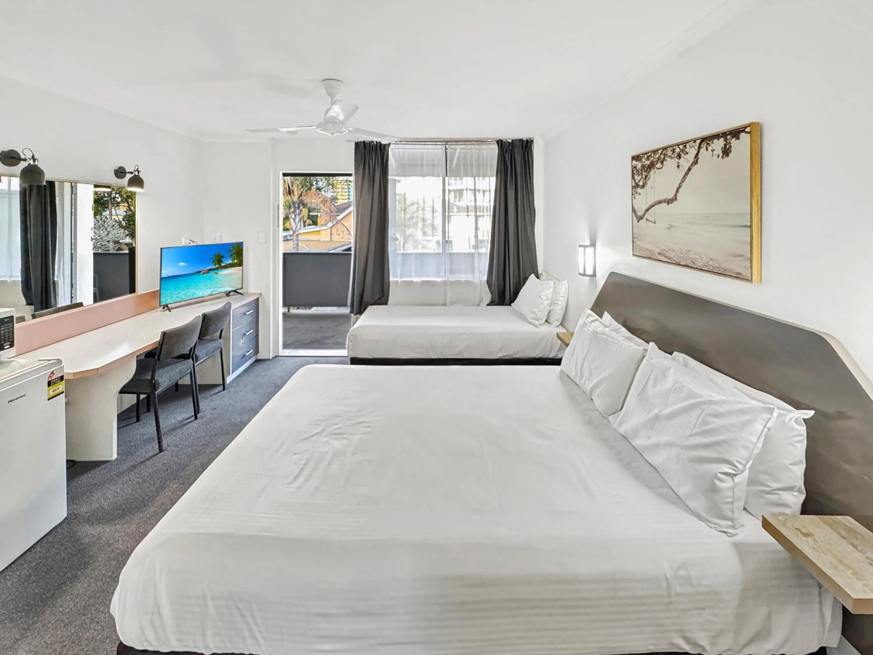 Bed in Golden Sands Motor Inn