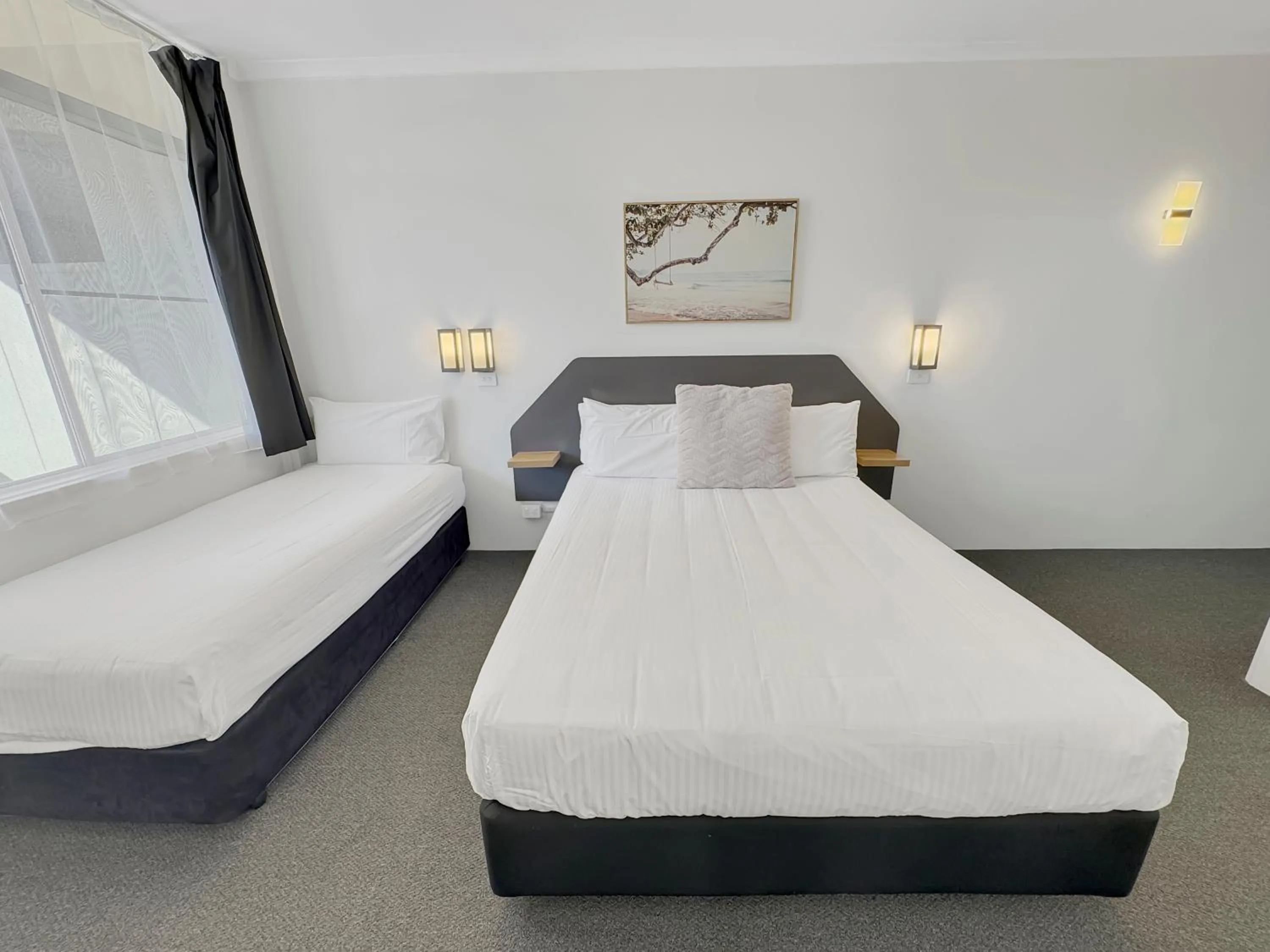 Bed in Golden Sands Motor Inn