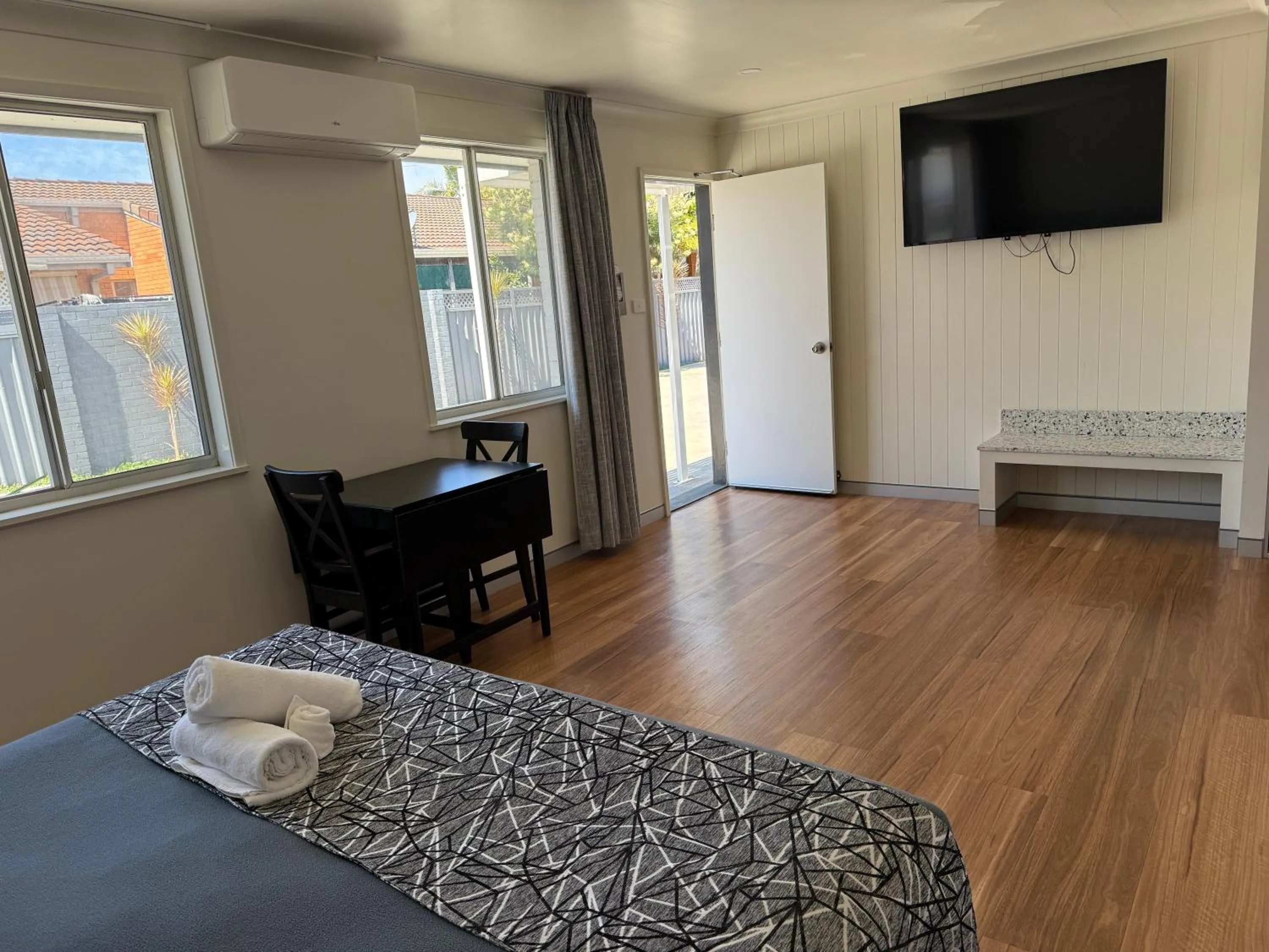 Bedroom, Bed in Surf Beach Motel Port