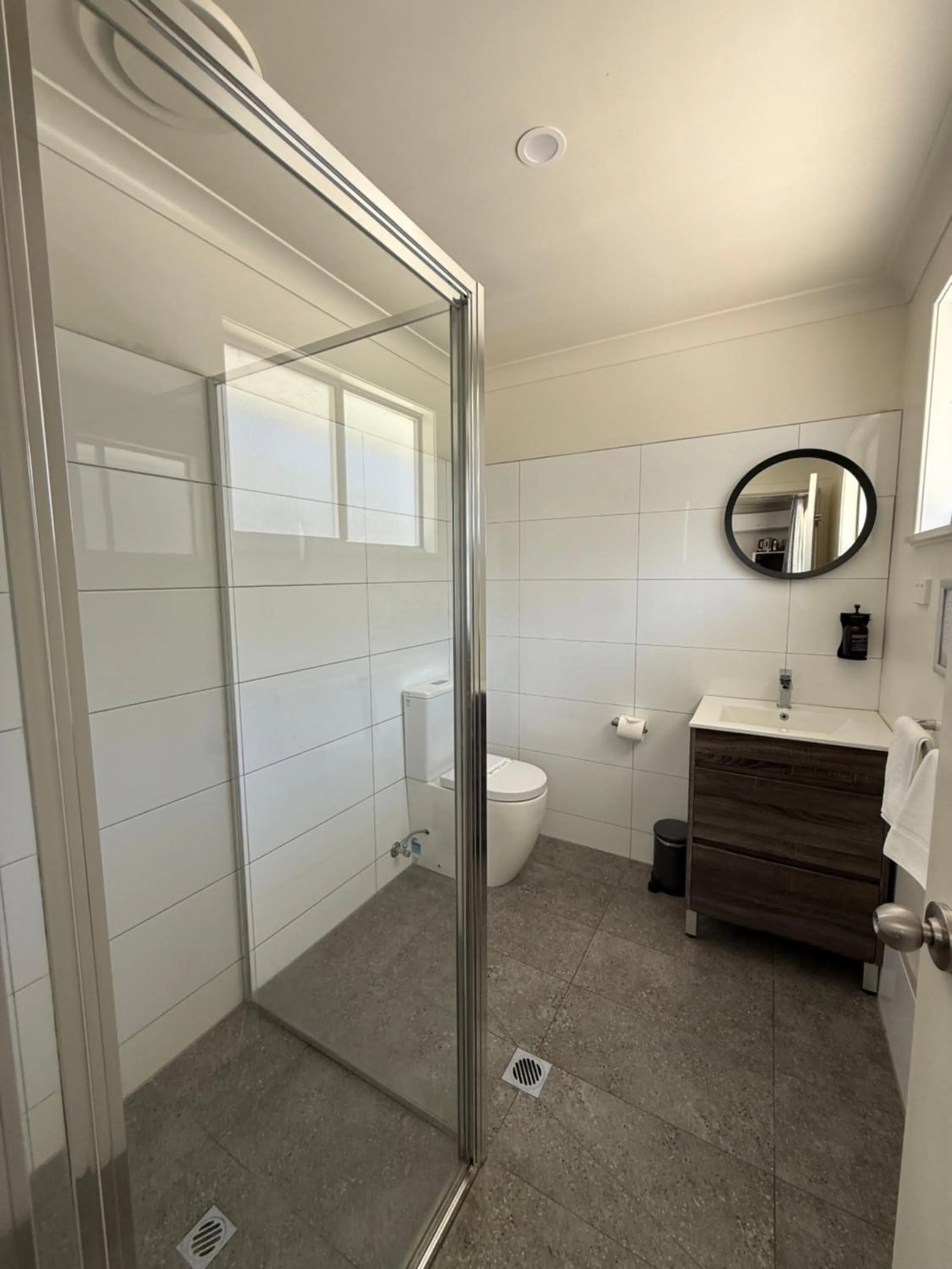 Bathroom in Surf Beach Motel Port