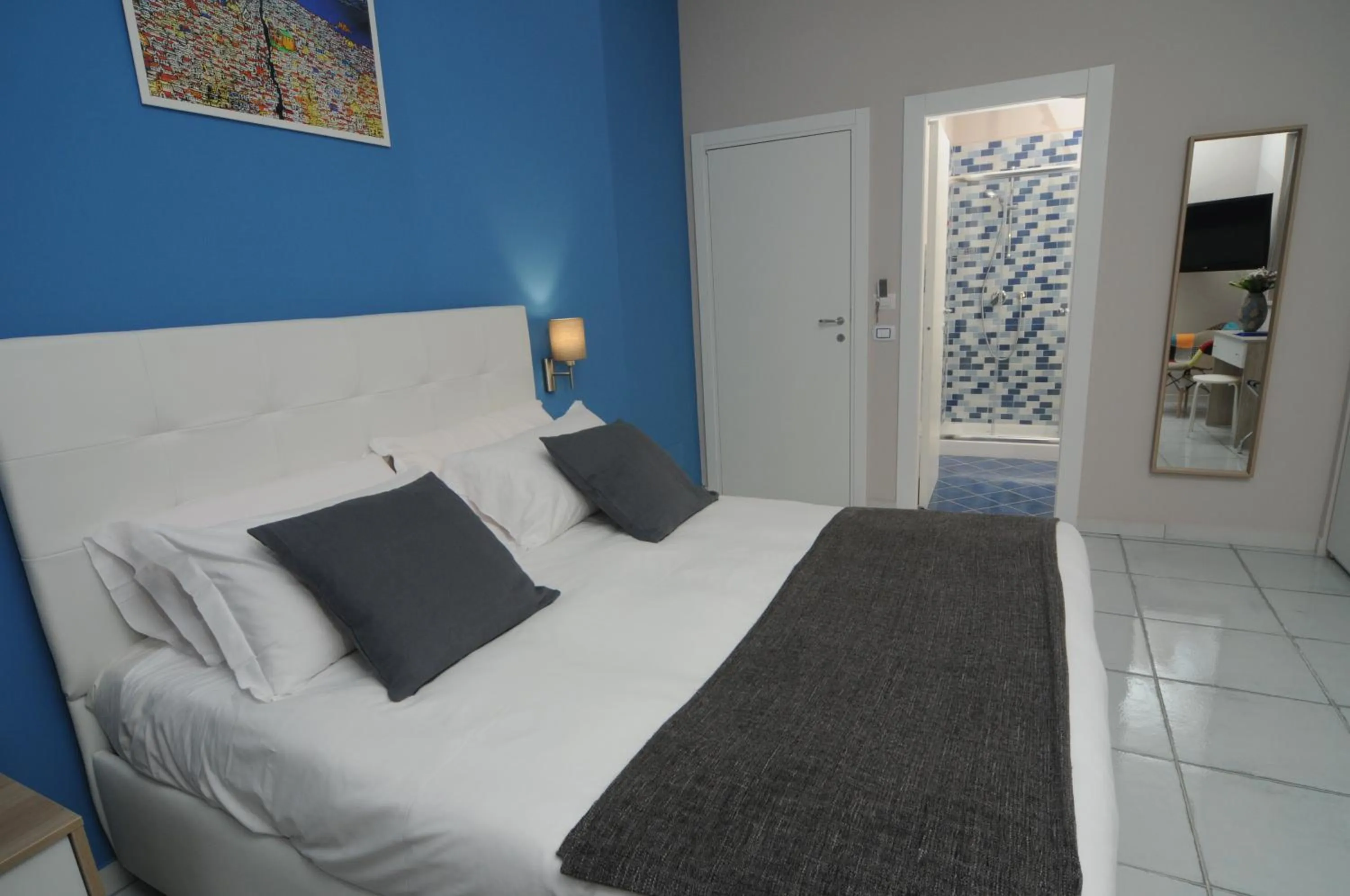 Shower, Bed in La Casa di Giorgio B&B