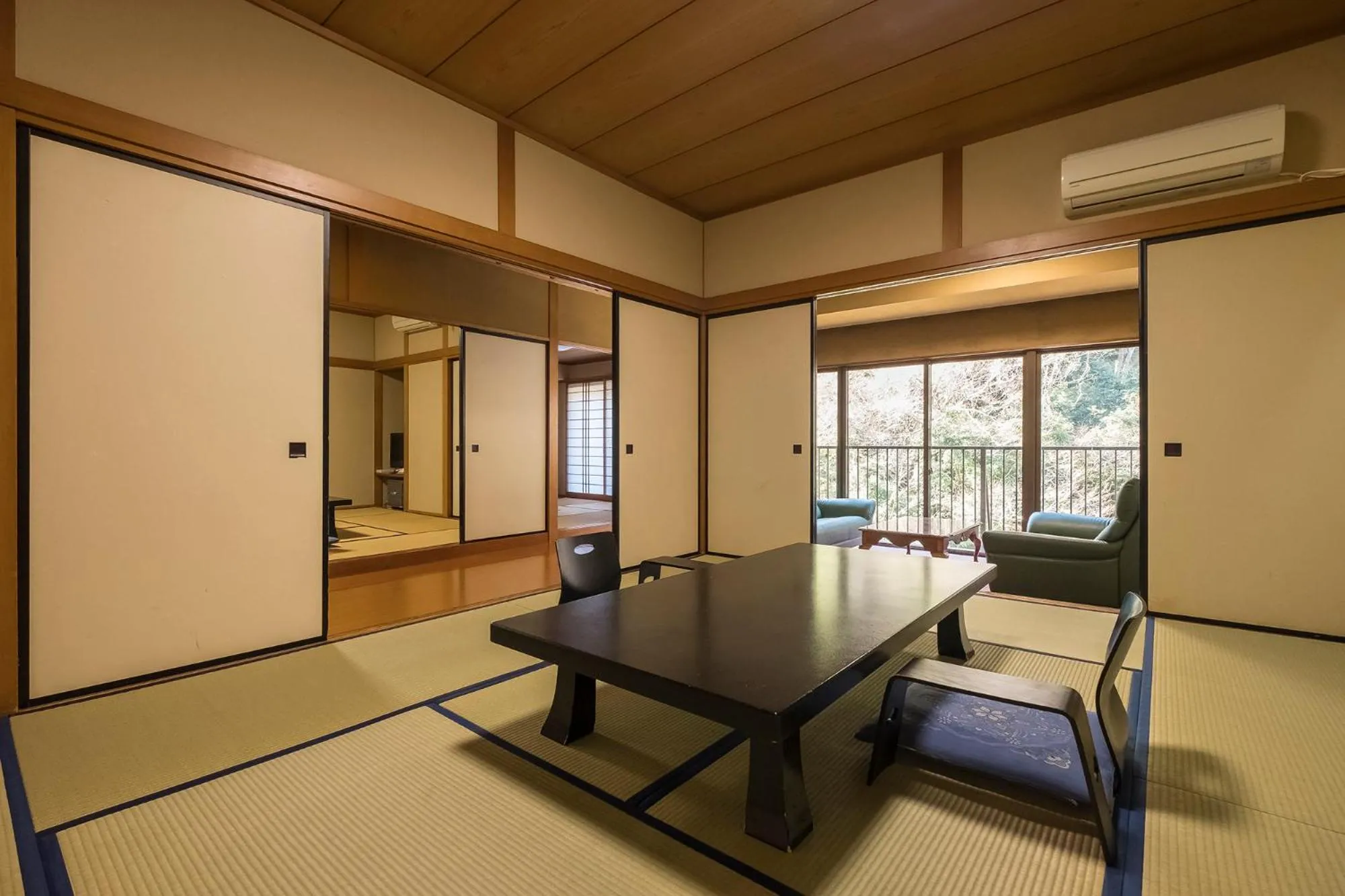 Photo of the whole room in Shiunso