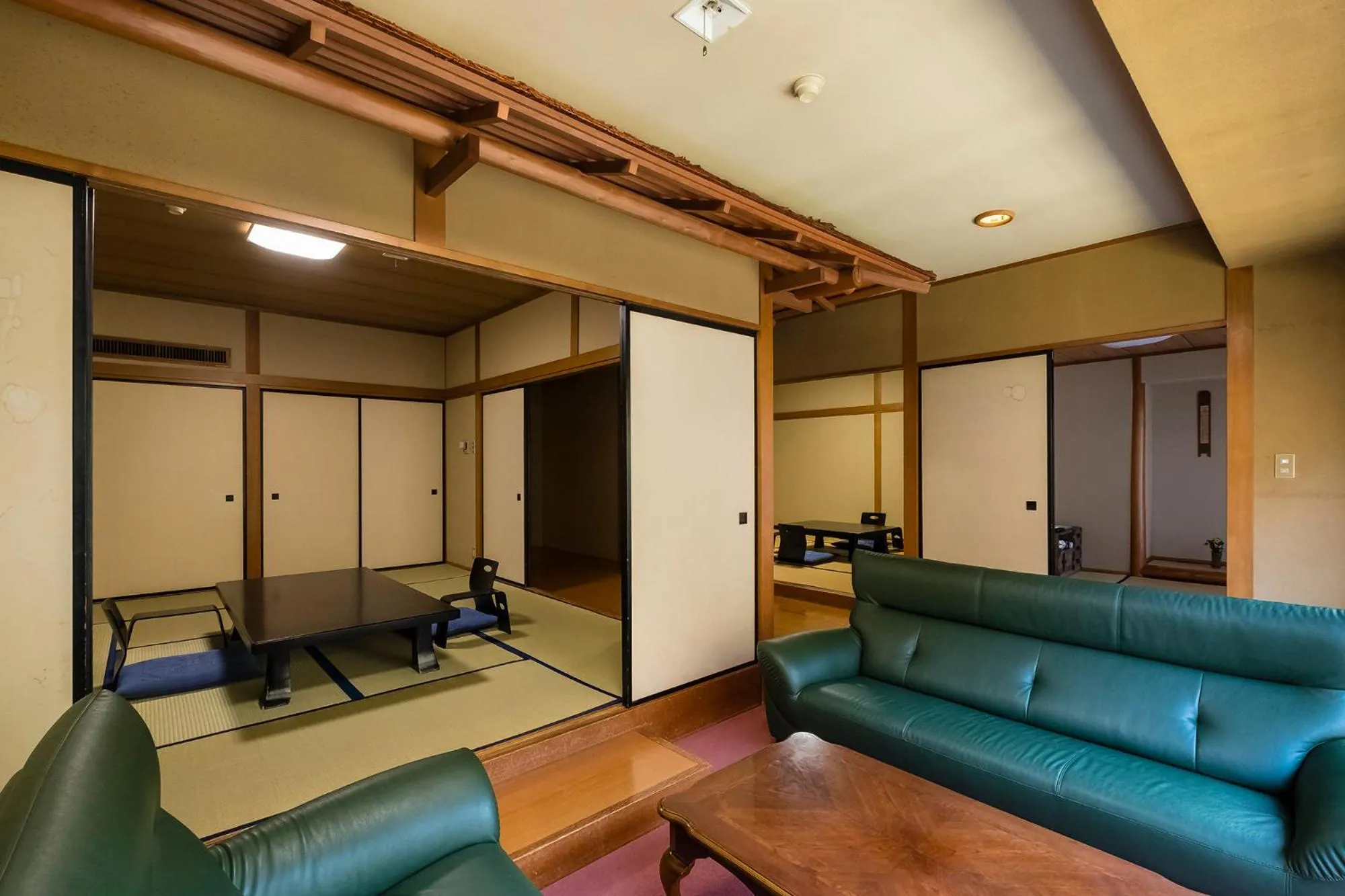 Seating area in Shiunso