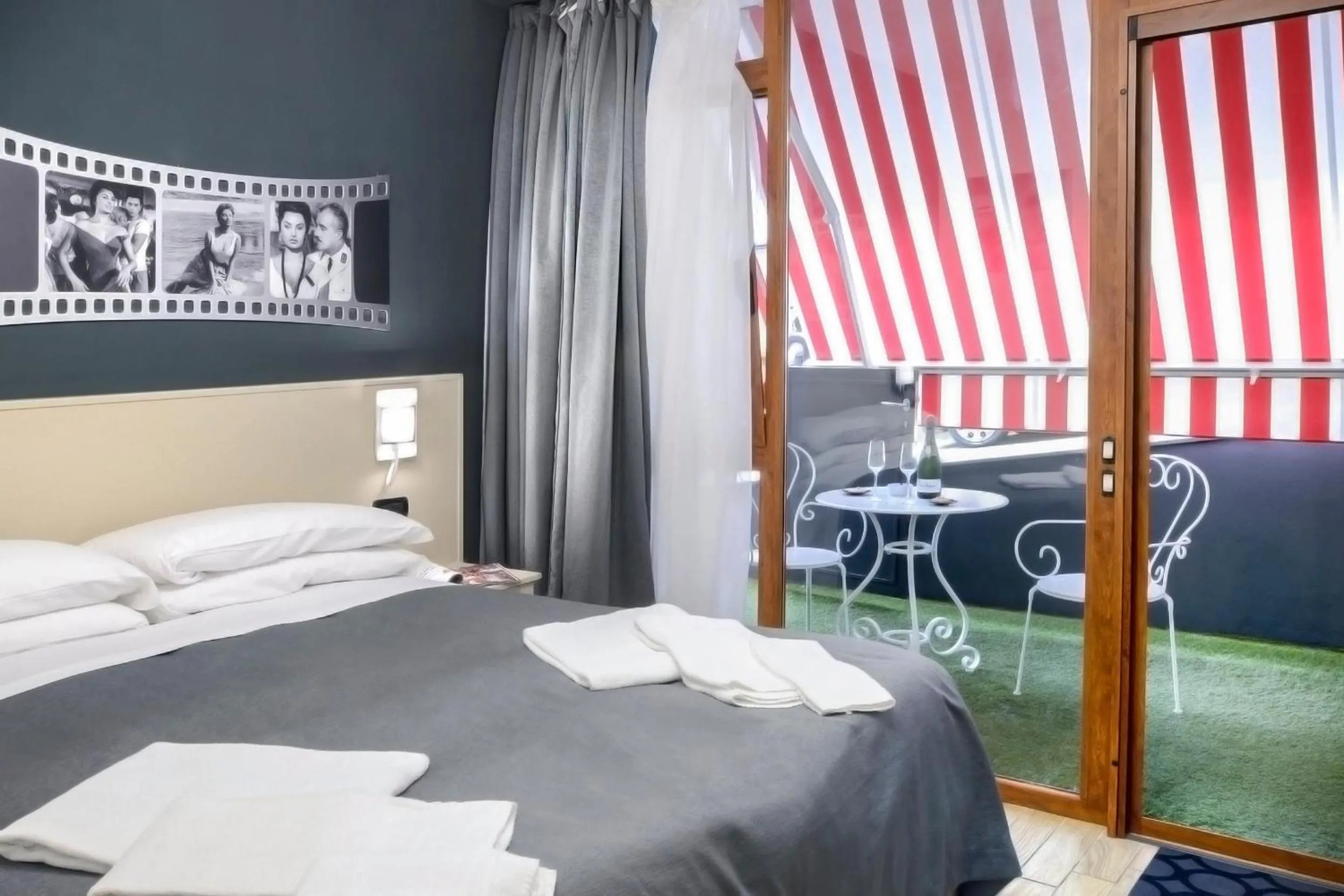 Photo of the whole room, Bed in B&B Sorrento Queen