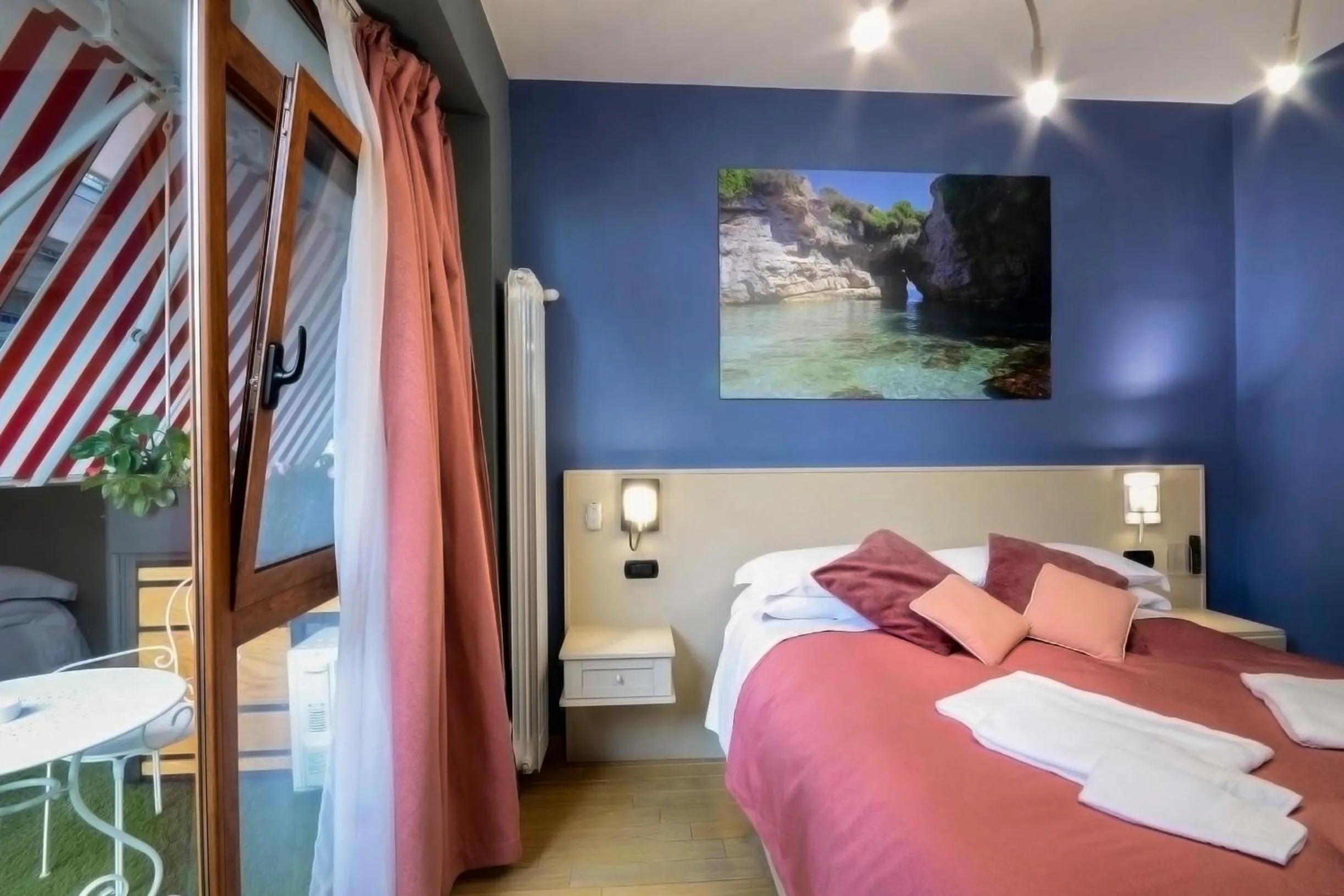 Staff, Bed in B&B Sorrento Queen