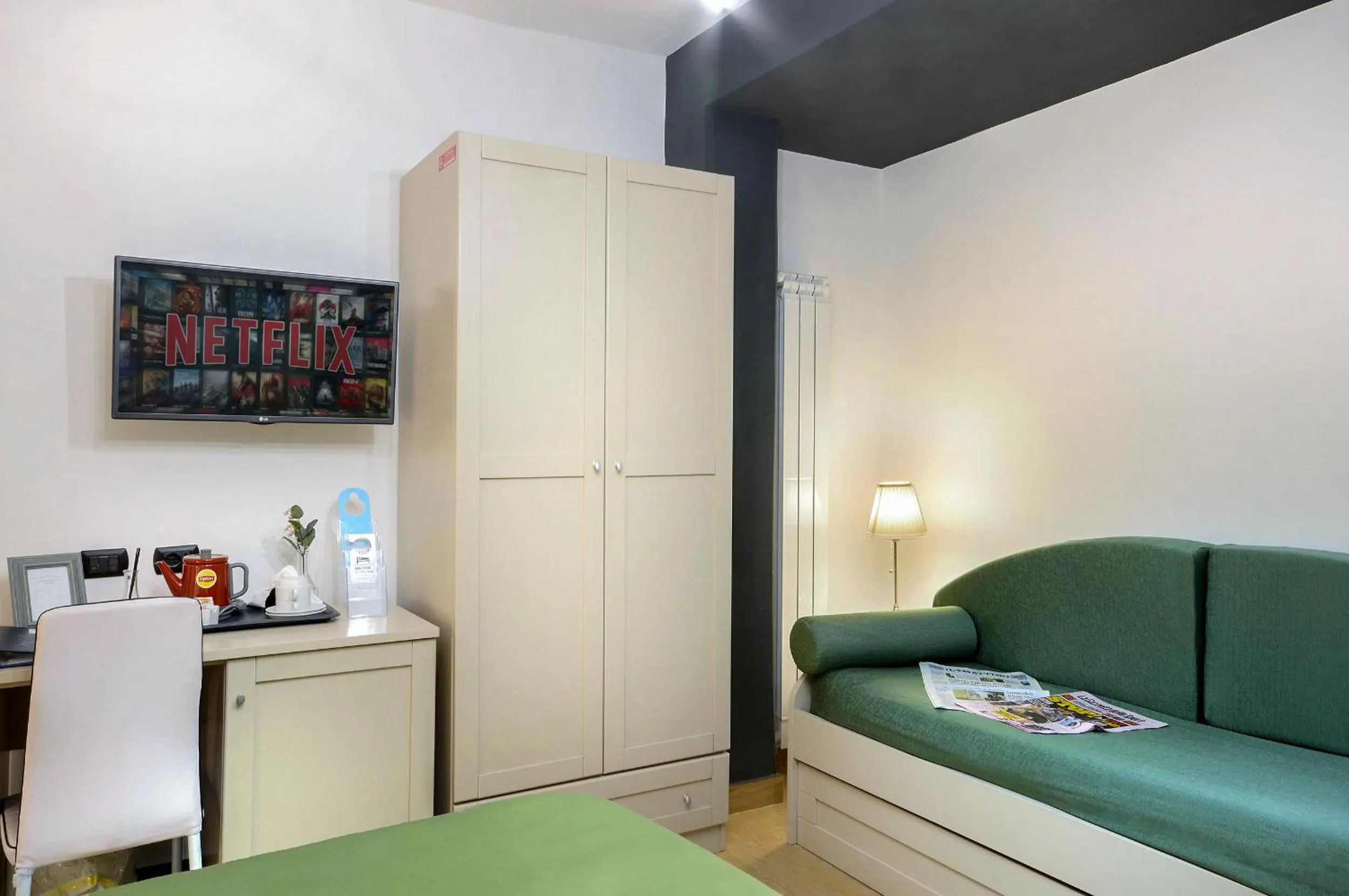 Staff, Bed in B&B Sorrento Queen