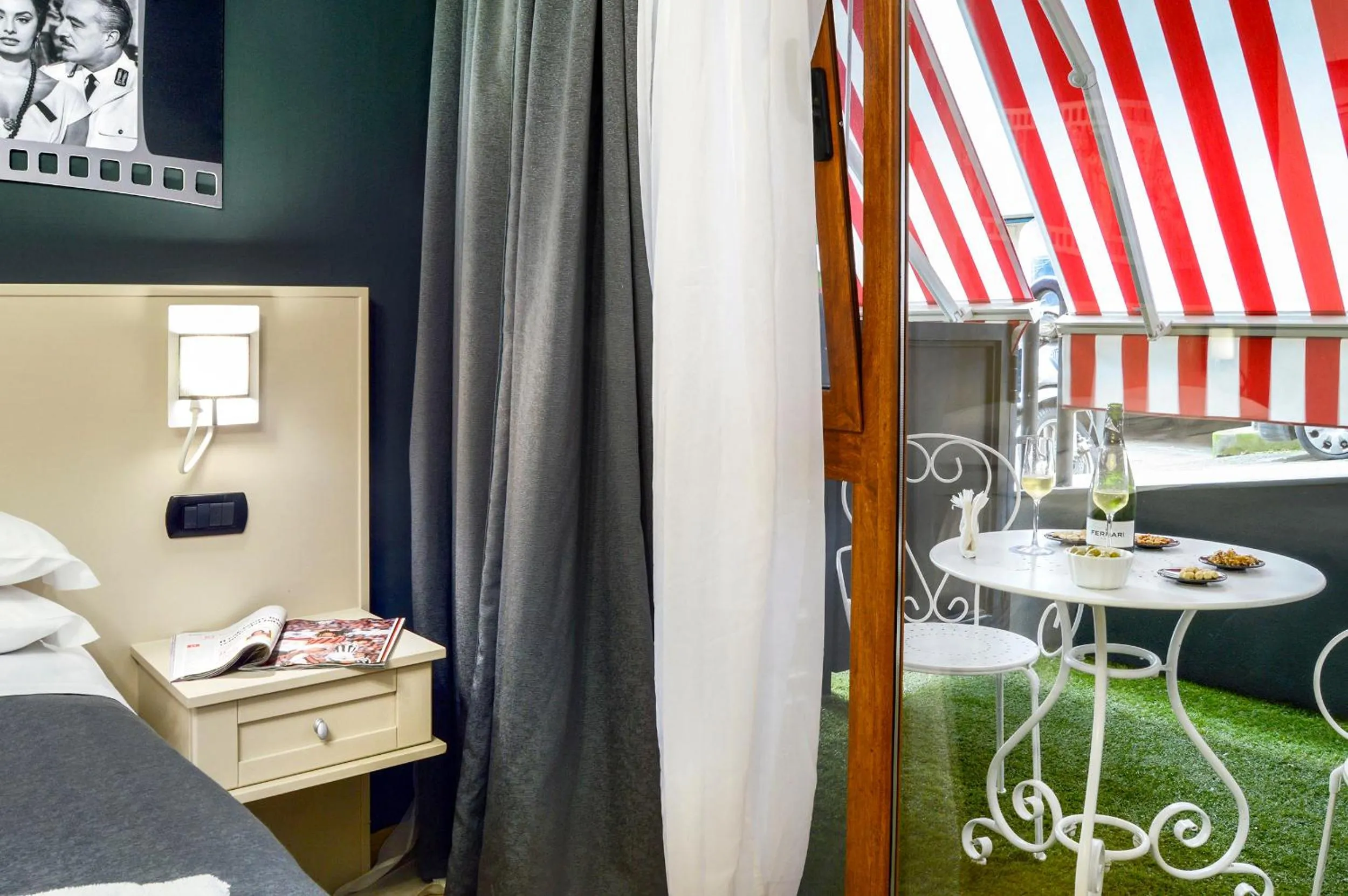 Neighbourhood, Bed in B&B Sorrento Queen