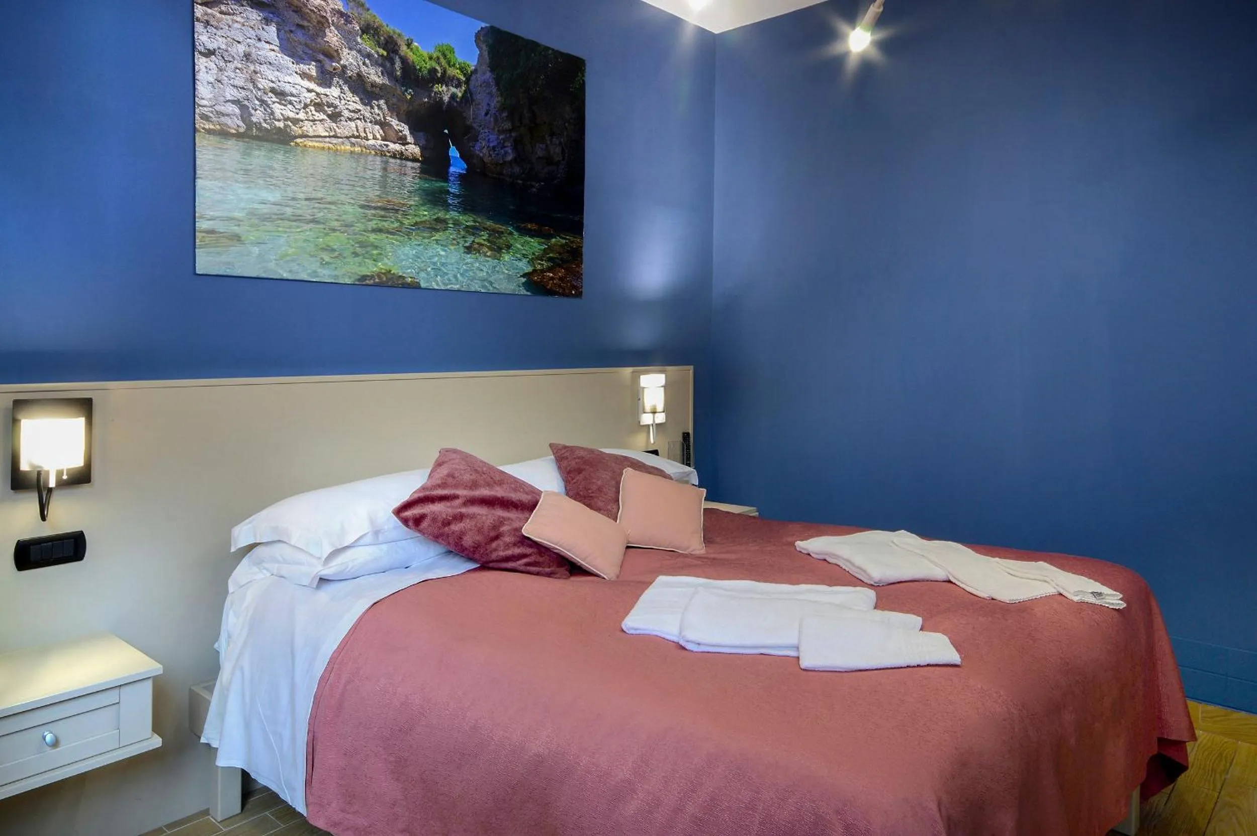 Staff, Bed in B&B Sorrento Queen