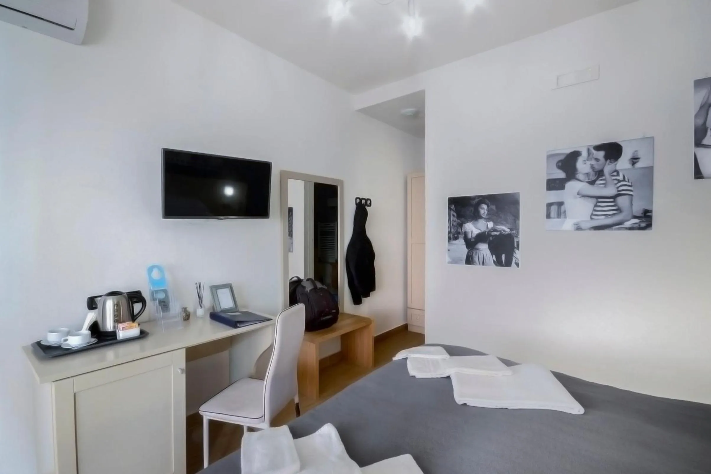 TV and multimedia, Bed in B&B Sorrento Queen