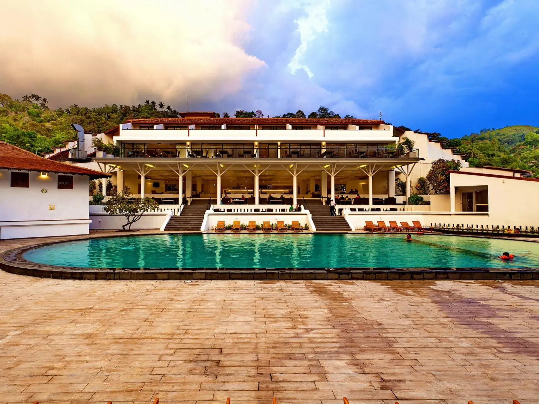 Swimming pool in Cinnamon Citadel Kandy Swimming pool in Cinnamon Citadel Kandy