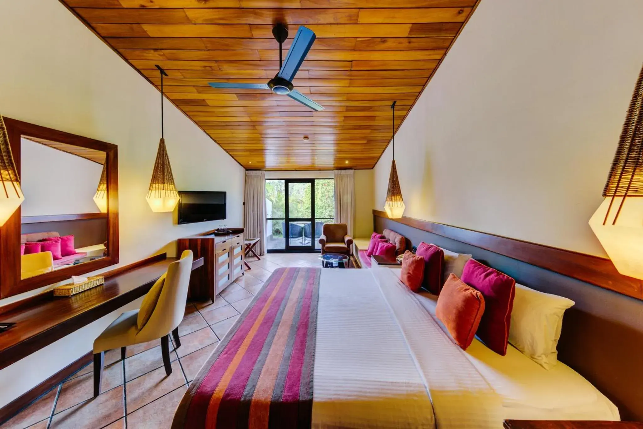 Property building, Bed in Cinnamon Citadel Kandy Property building, Bed in Cinnamon Citadel Kandy