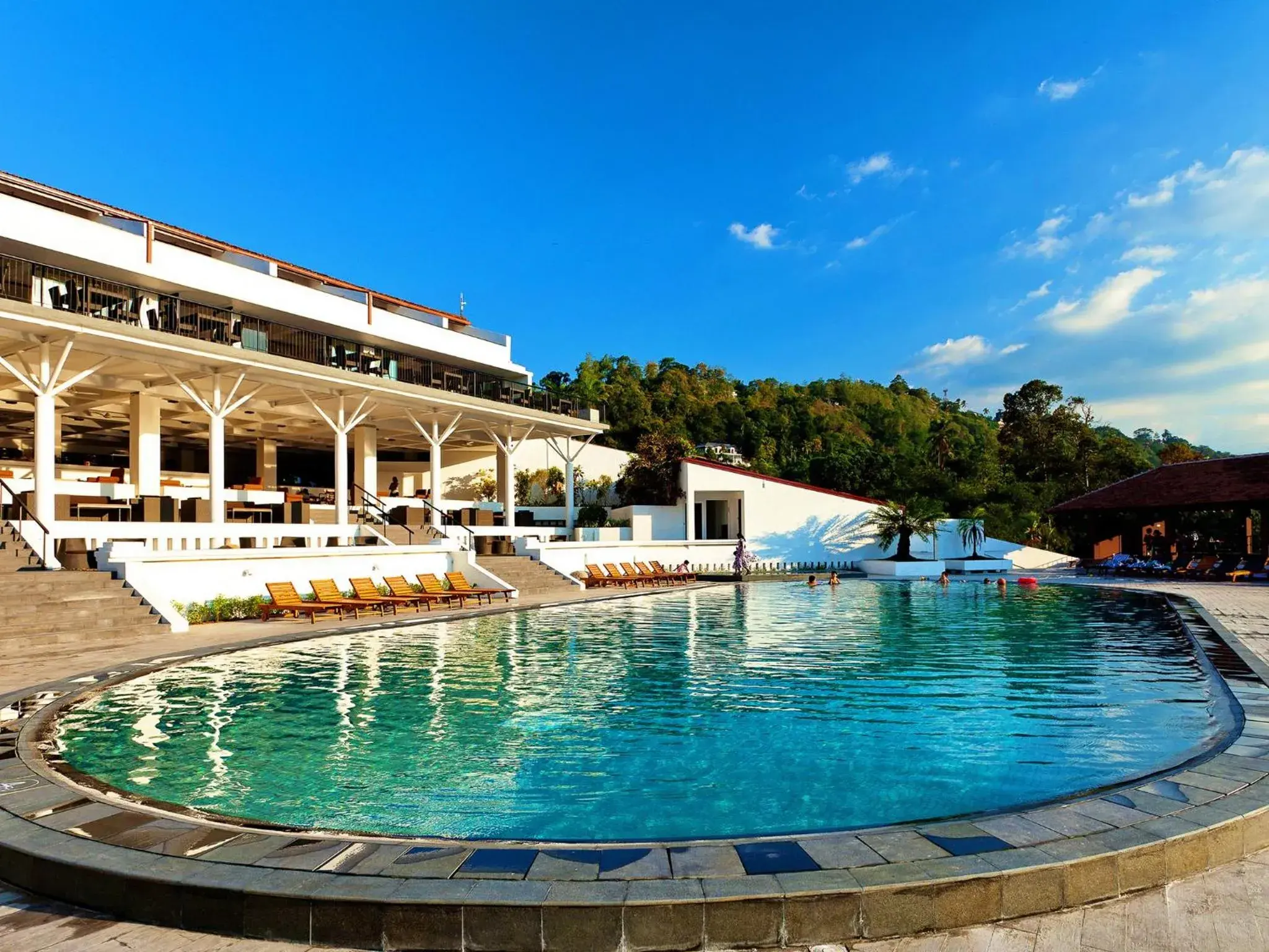 Swimming pool in Cinnamon Citadel Kandy Swimming pool in Cinnamon Citadel Kandy