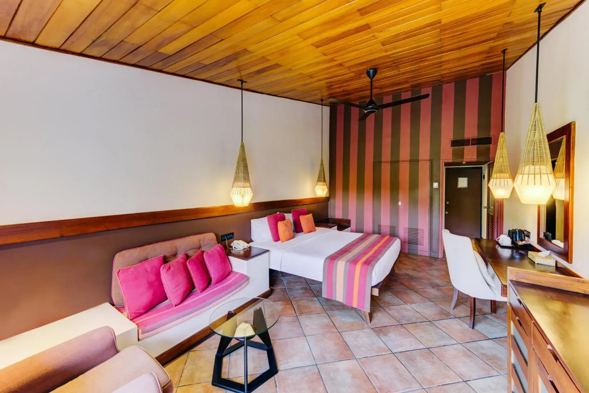 Property building, Bed in Cinnamon Citadel Kandy Property building, Bed in Cinnamon Citadel Kandy