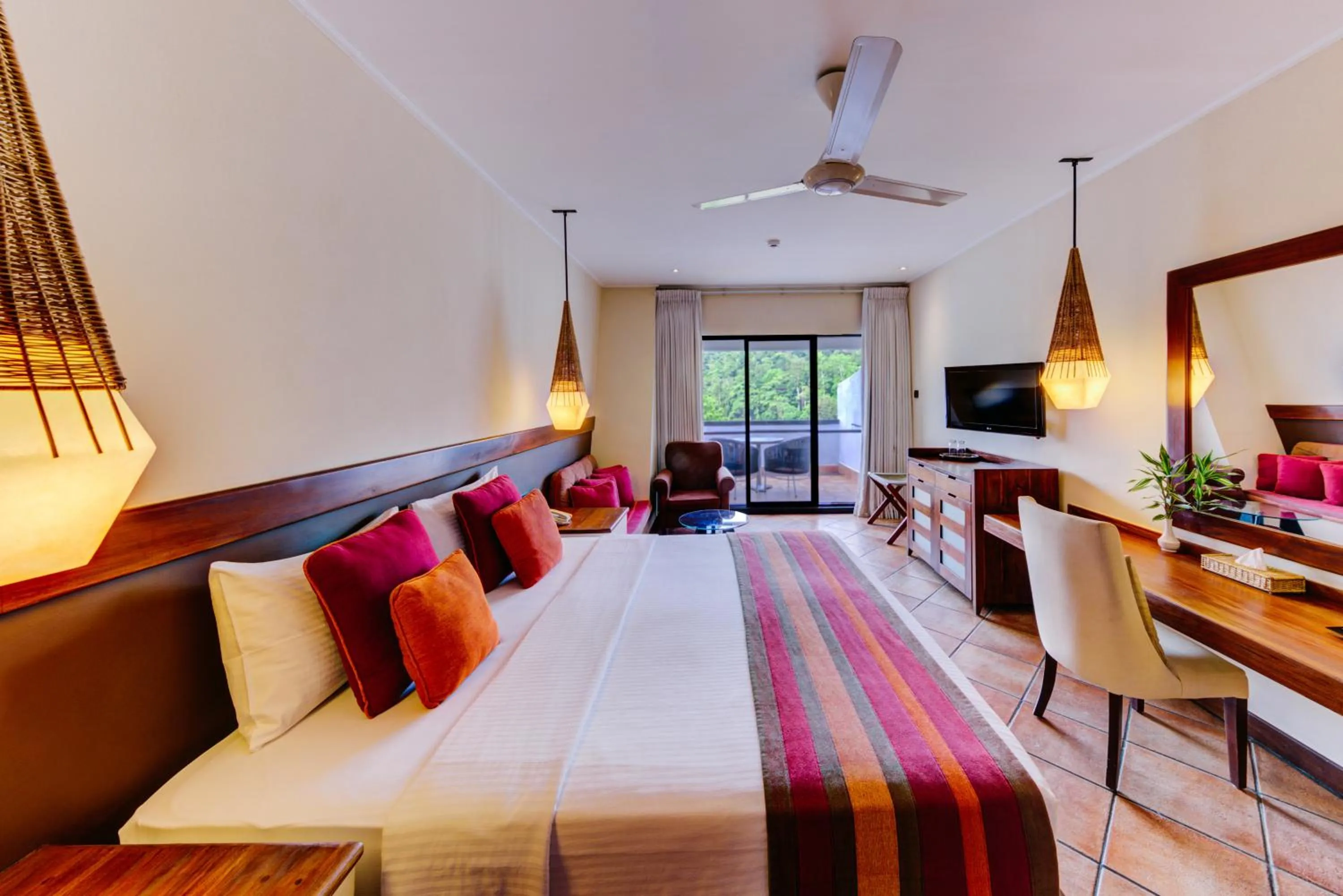 Superior King Room - single occupancy - Pick 1 Free Activity (30 Mins Boat Ride, 20 Mins Archery, 30 Mins Kayaking) in Cinnamon Citadel Kandy