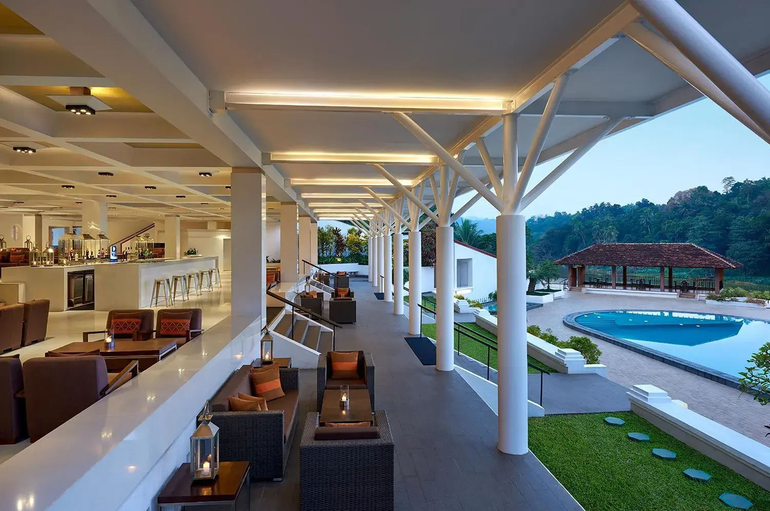 Lounge or bar in Cinnamon Citadel Kandy Lounge or bar in Cinnamon Citadel Kandy