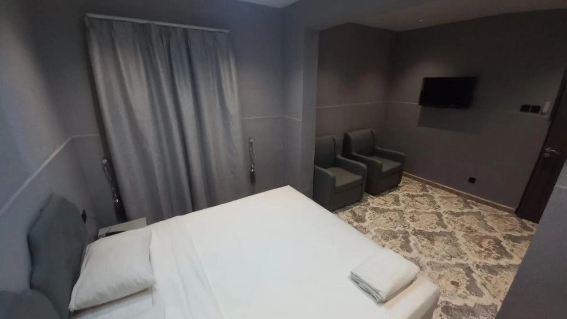 Bedroom, Bed in Sur Hotel