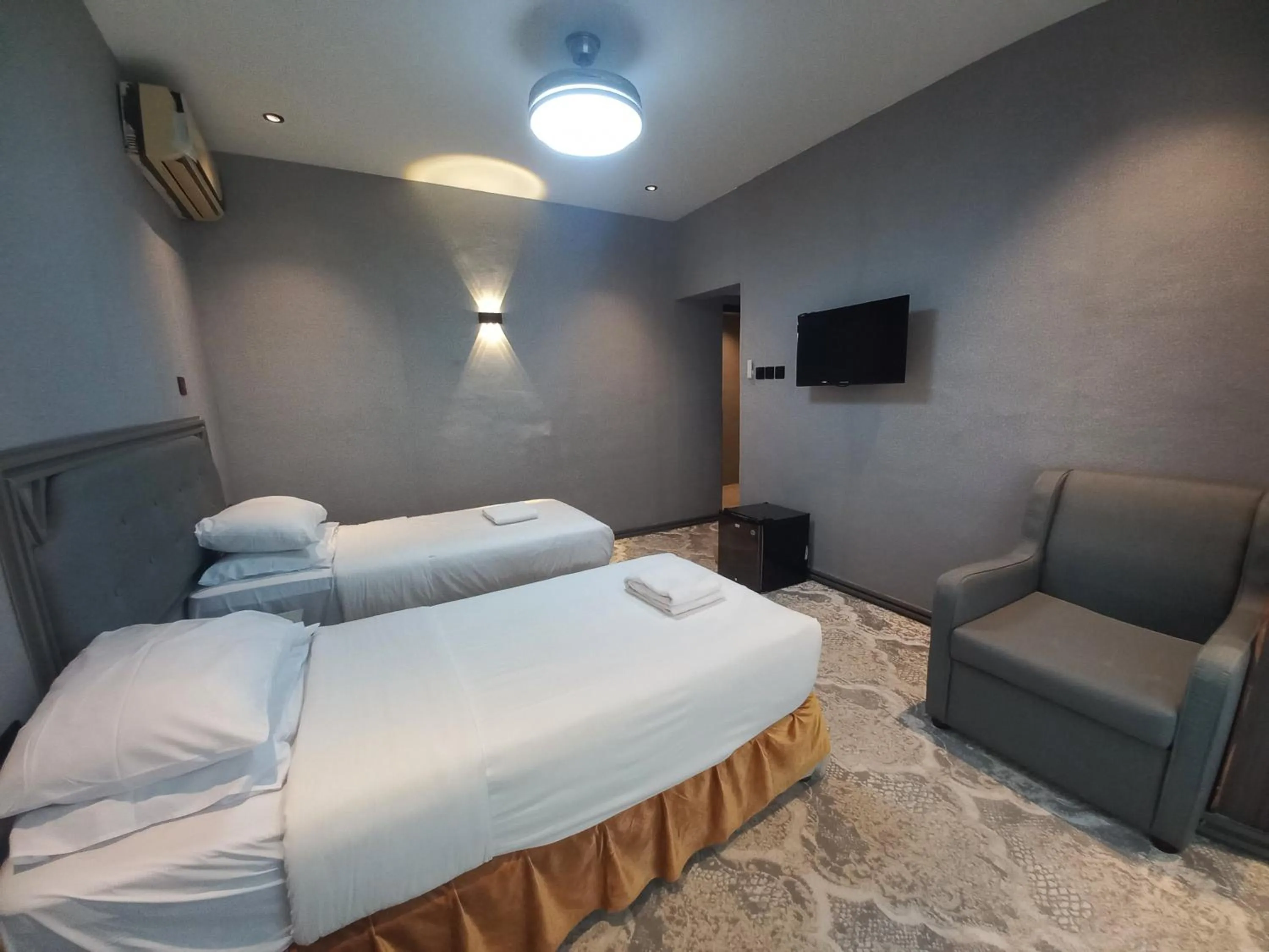 Bedroom, Bed in Sur Hotel