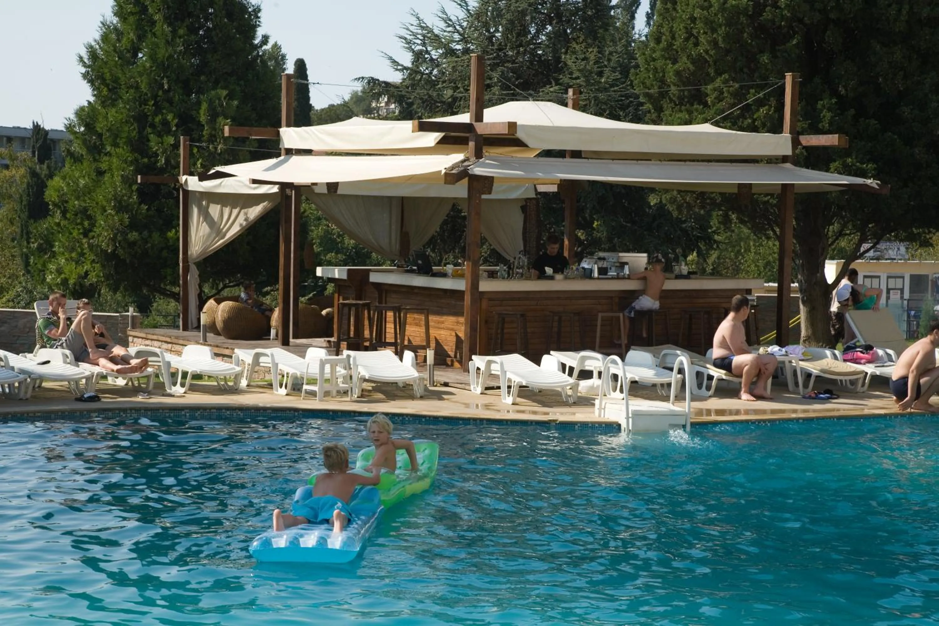 People in Detelina Hotel