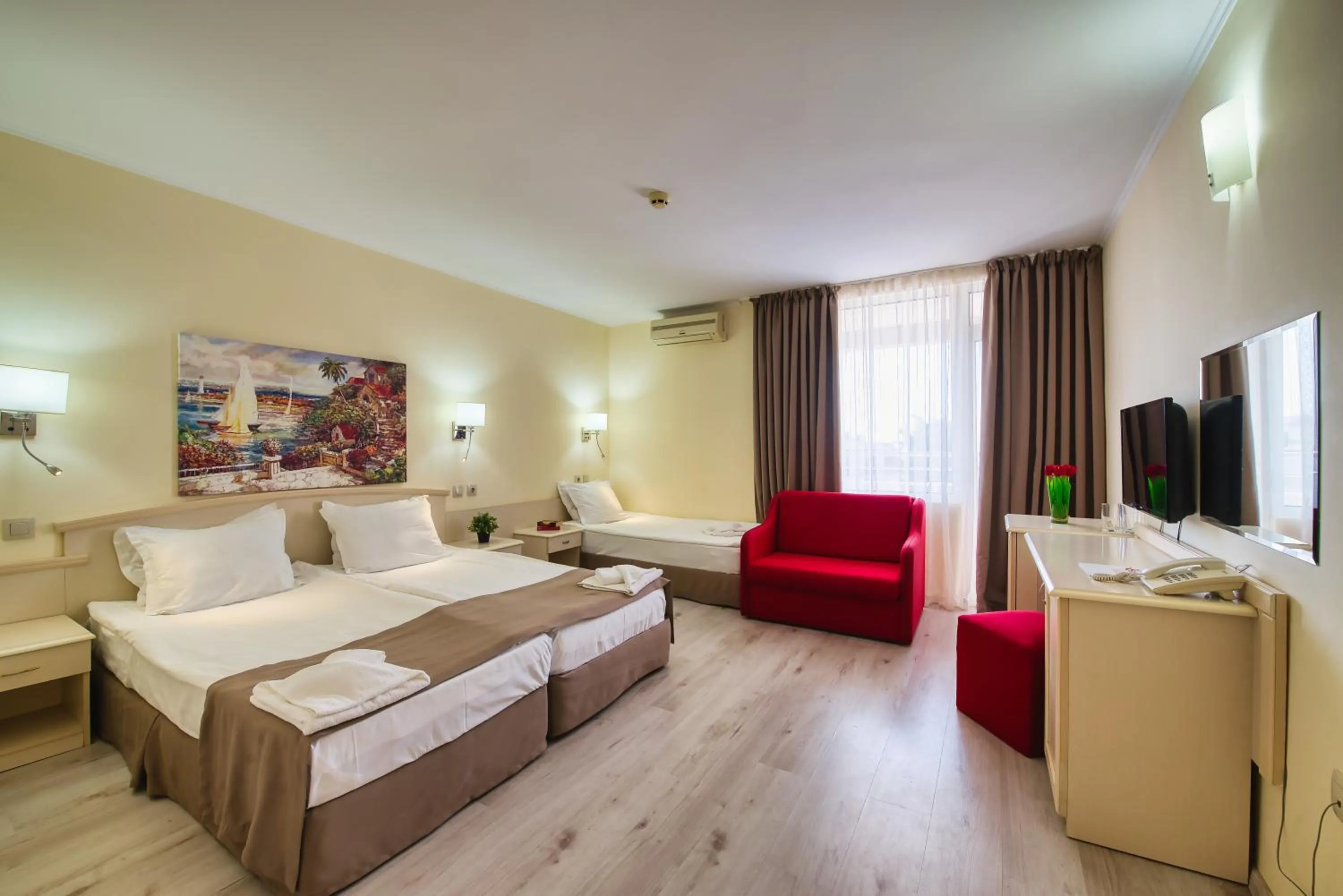 Photo of the whole room, Bed in Detelina Hotel