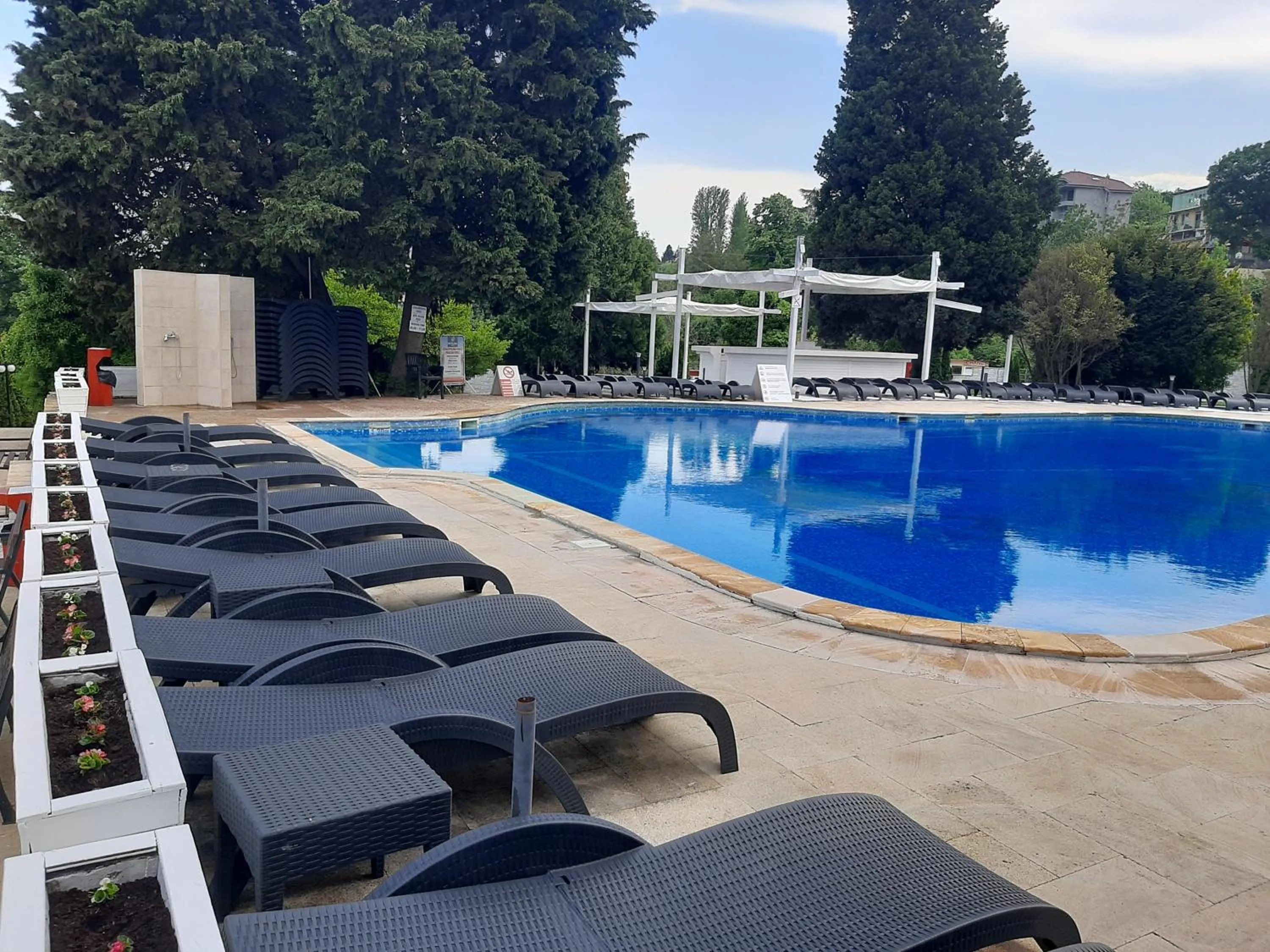 Swimming pool in Detelina Hotel