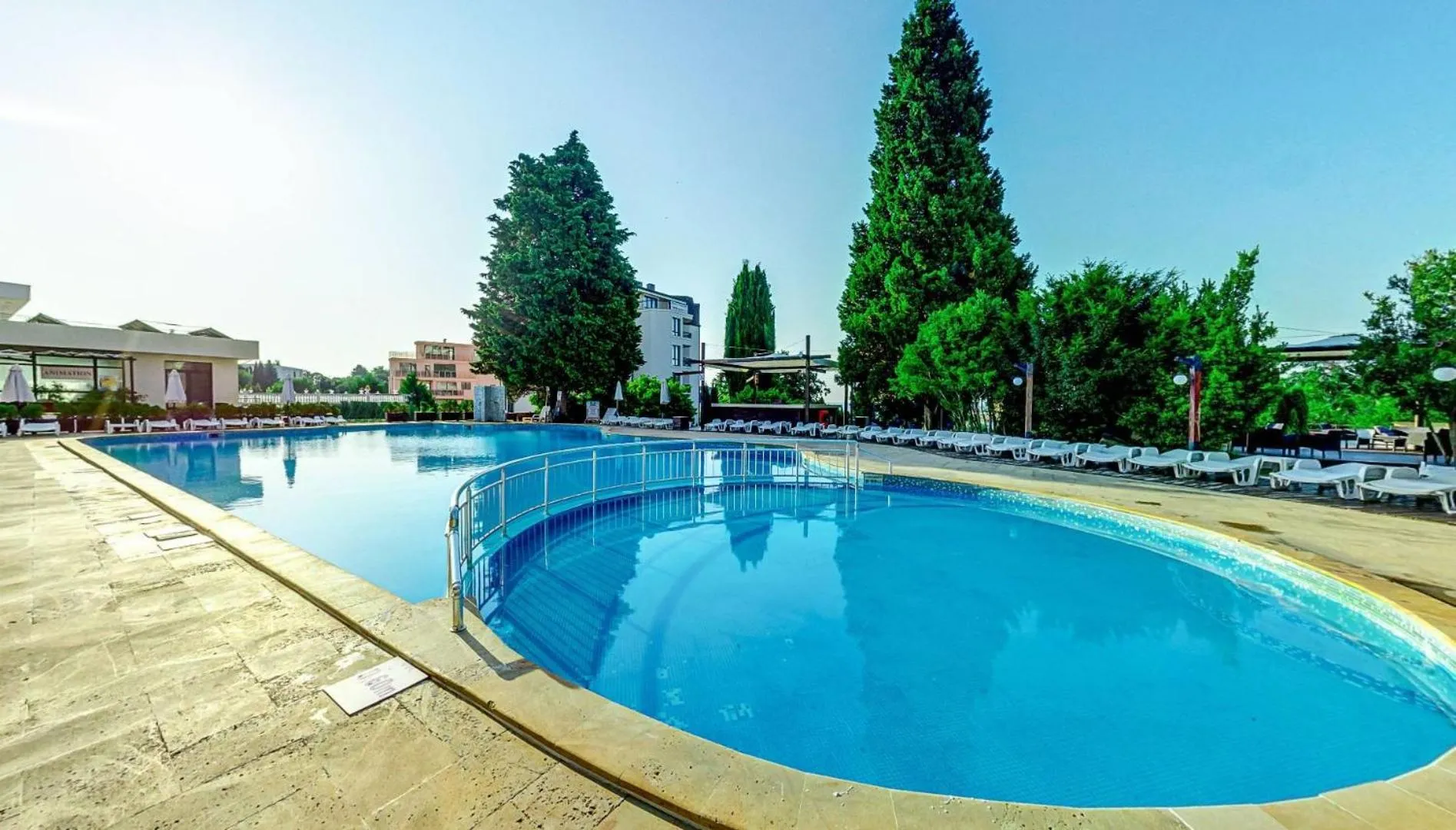 Swimming pool in Detelina Hotel