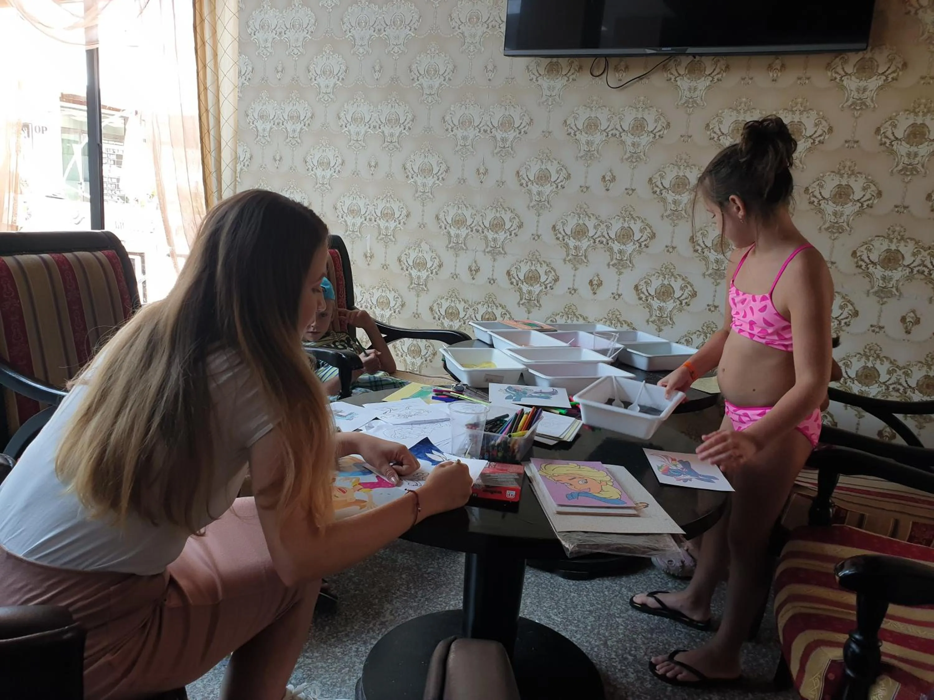 People in Detelina Hotel