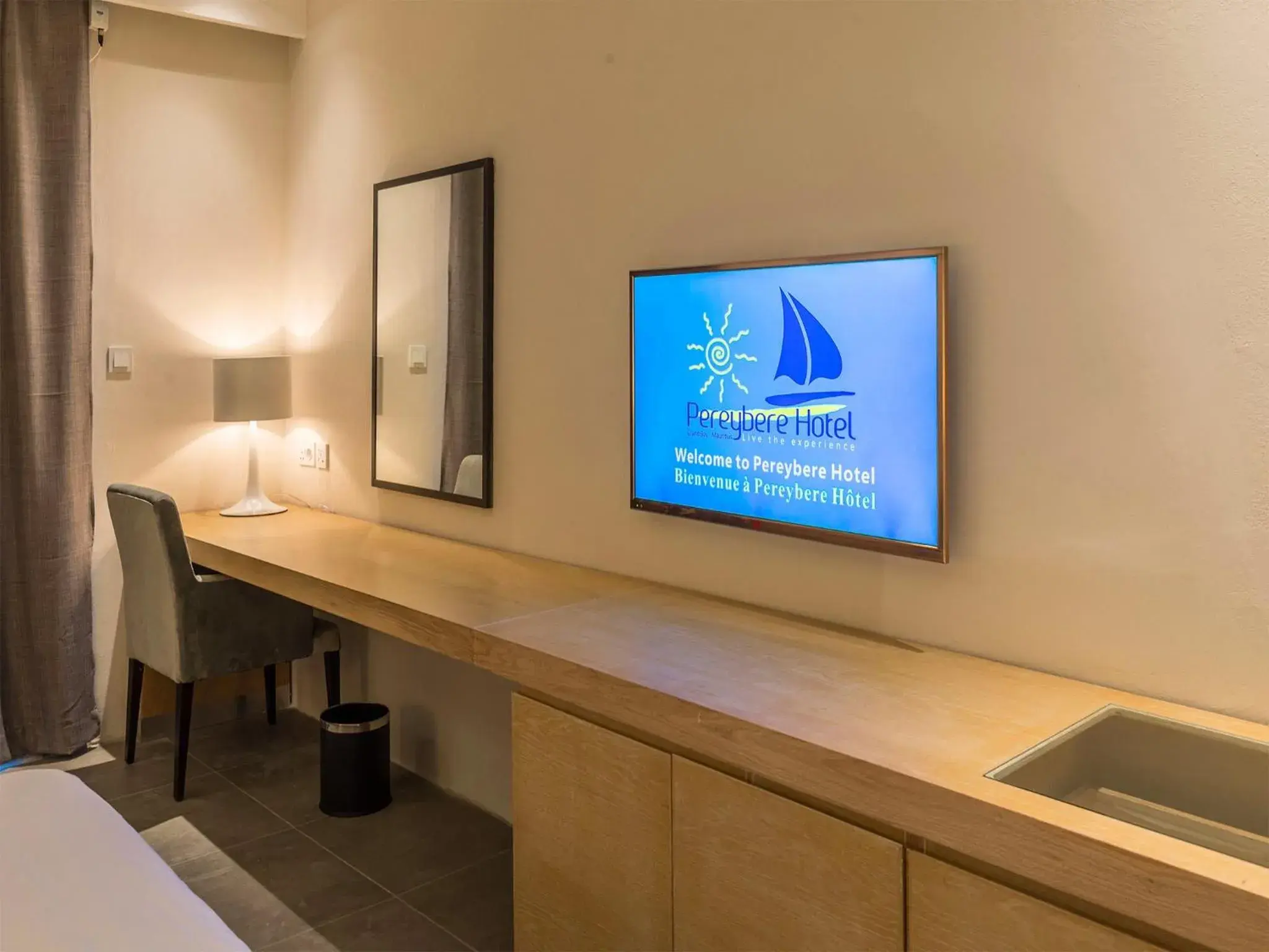 Photo of the whole room, Bed in Pereybere Hotel & Spa Photo of the whole room, Bed in Pereybere Hotel & Spa