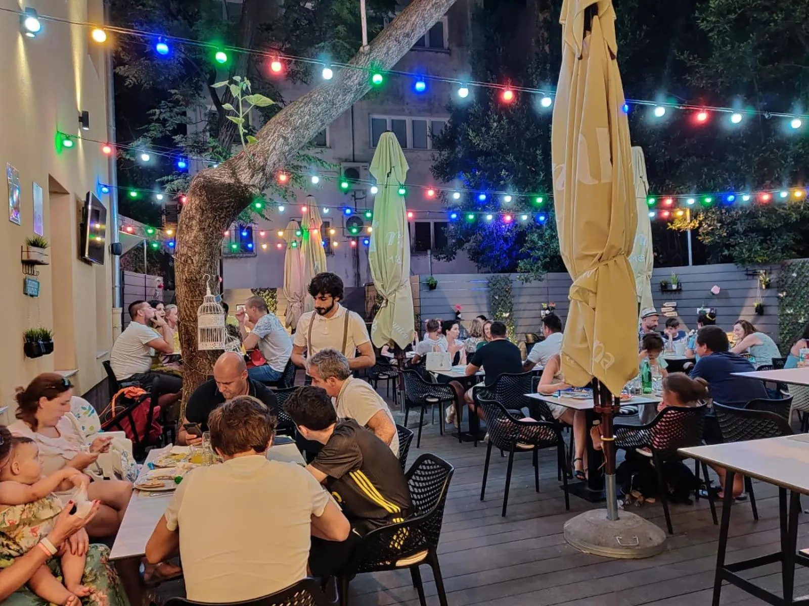 Restaurant/places to eat in Downtown Boutique Hostel