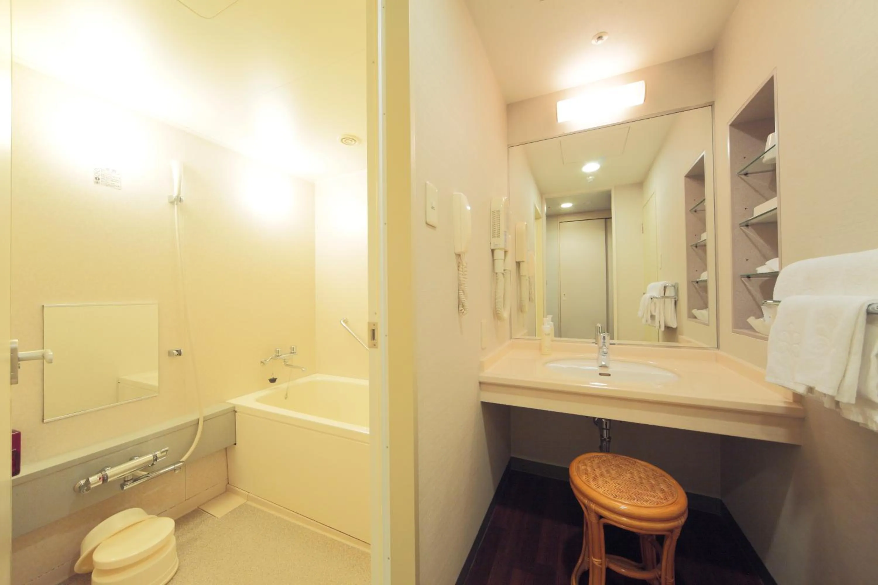 Shower in Hotel Nikko Nara