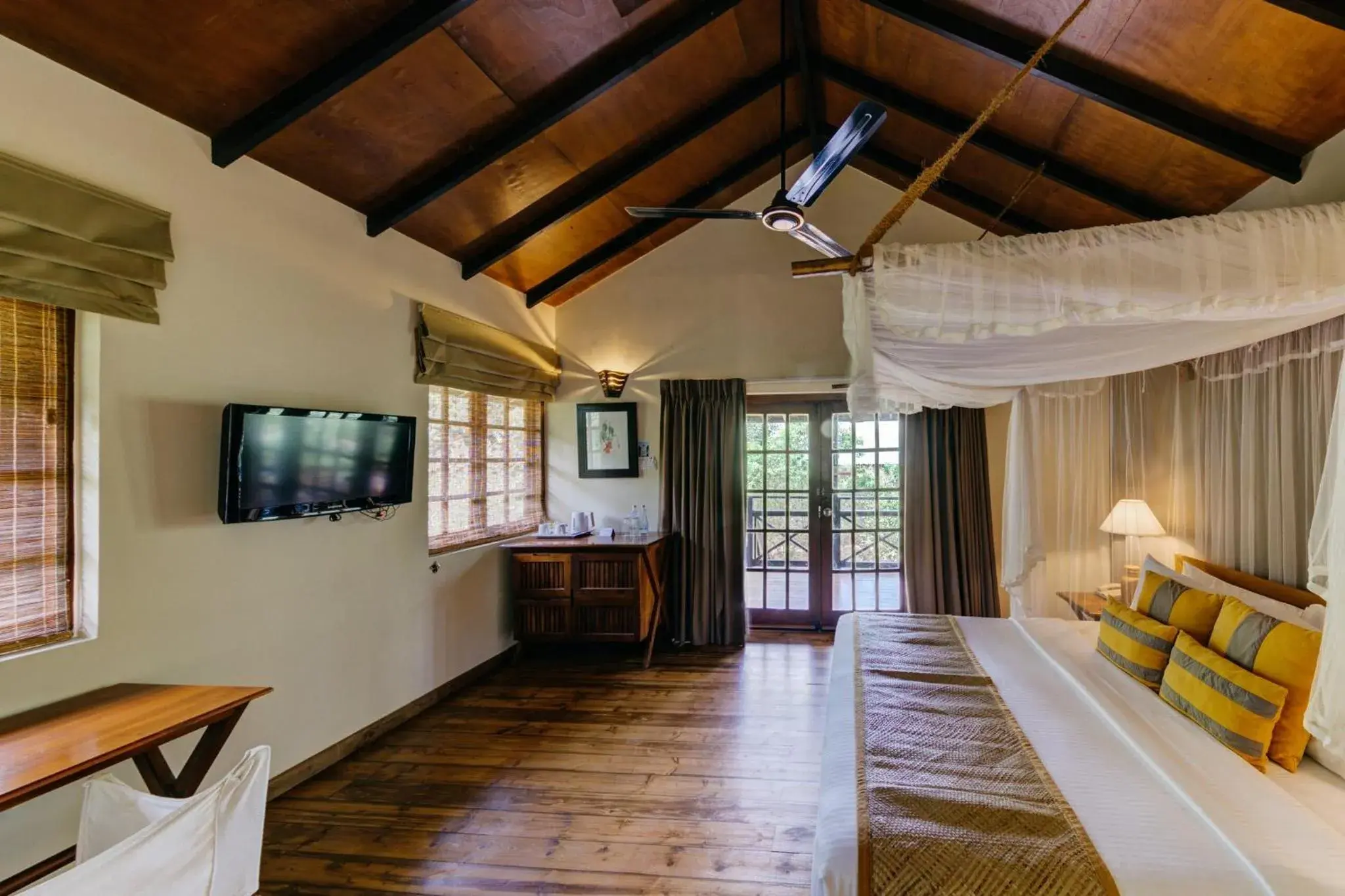 TV and multimedia, Bed in Cinnamon Wild Yala TV and multimedia, Bed in Cinnamon Wild Yala