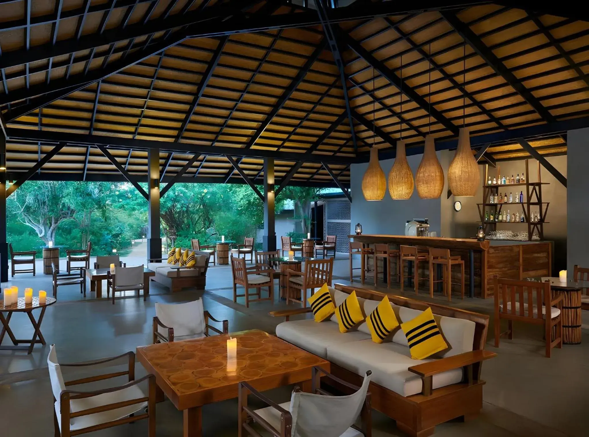 Lounge or bar in Cinnamon Wild Yala Lounge or bar in Cinnamon Wild Yala