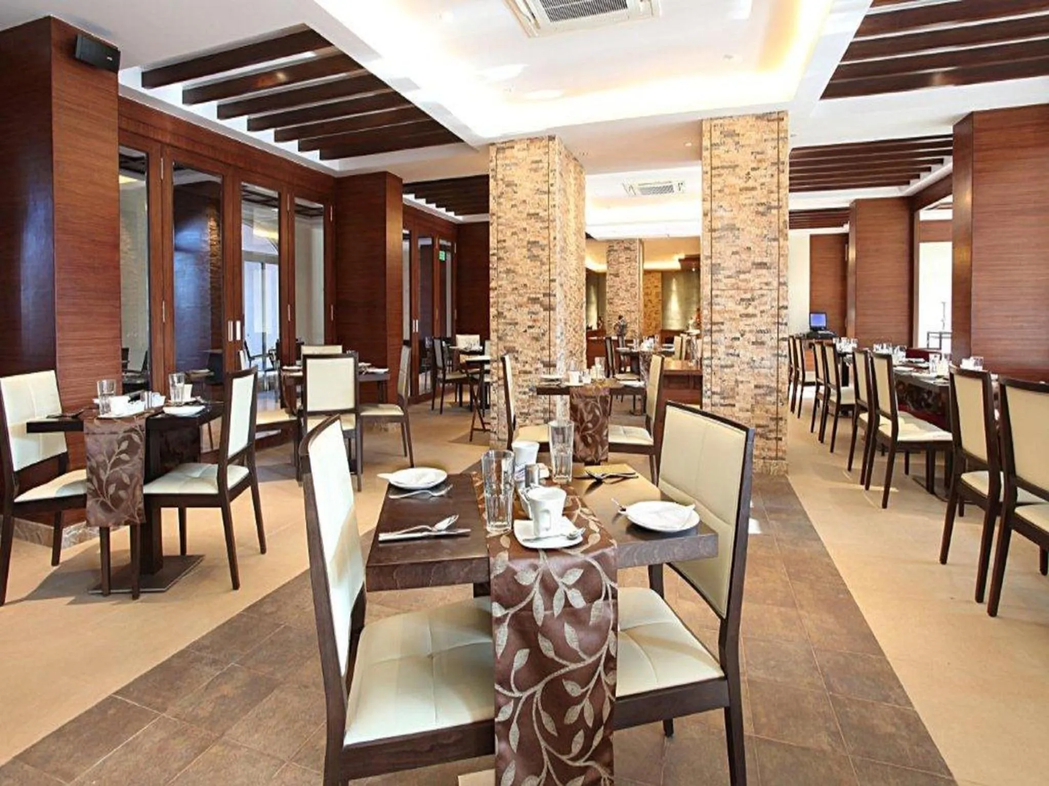 Restaurant/places to eat in Evershine Resort & Spa