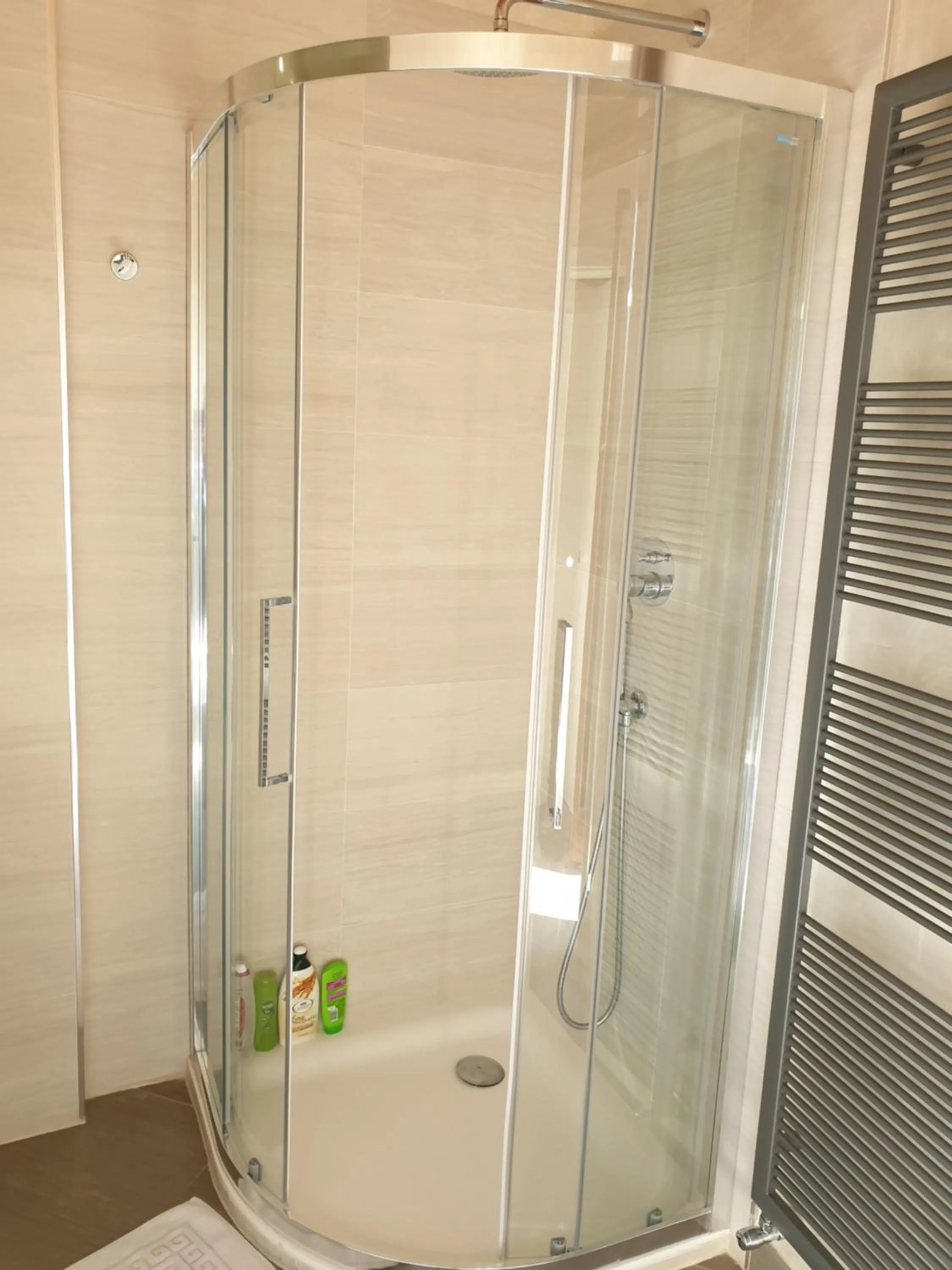 Shower in B&B Le Mura