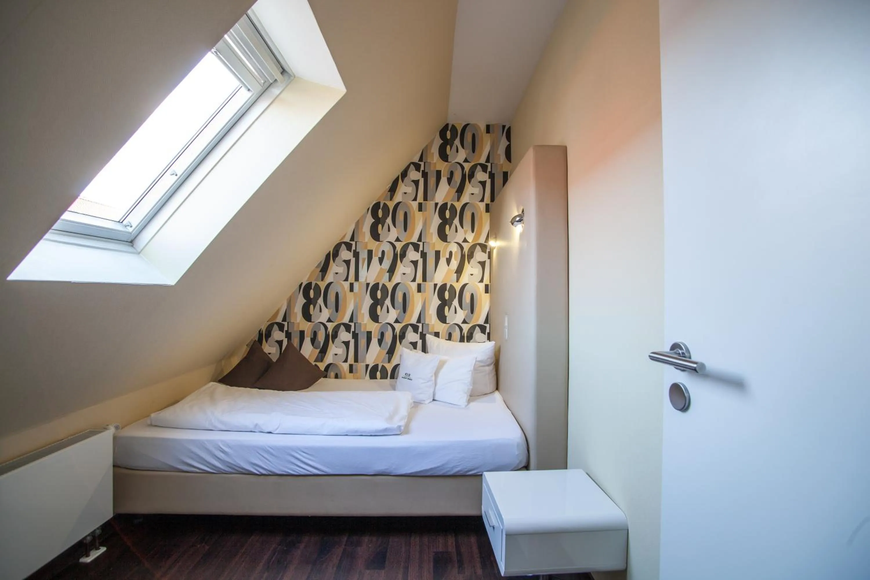 Photo of the whole room, Bed in Retro Design Hotel