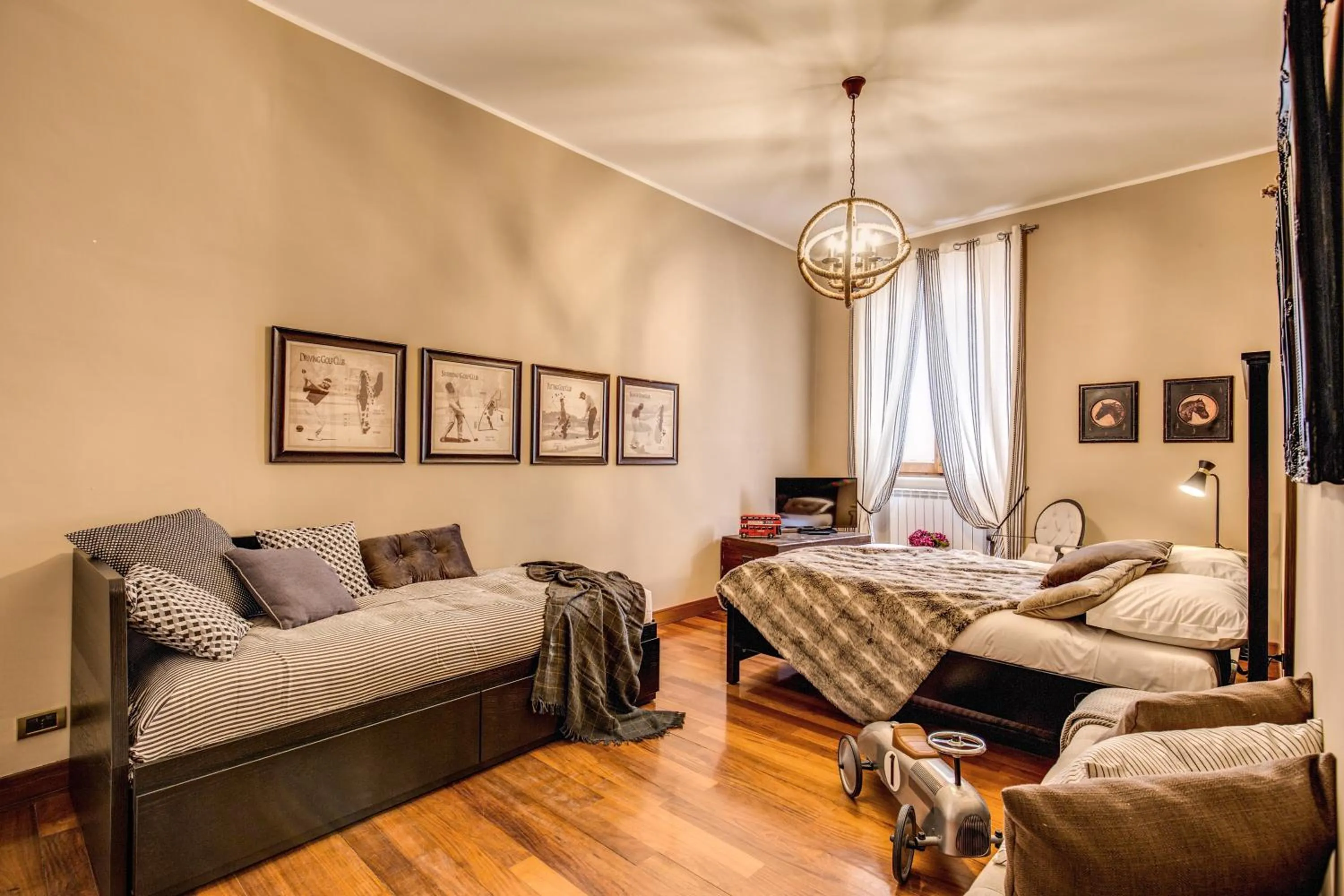 Bedroom in Spanish Steps Miracle Suite