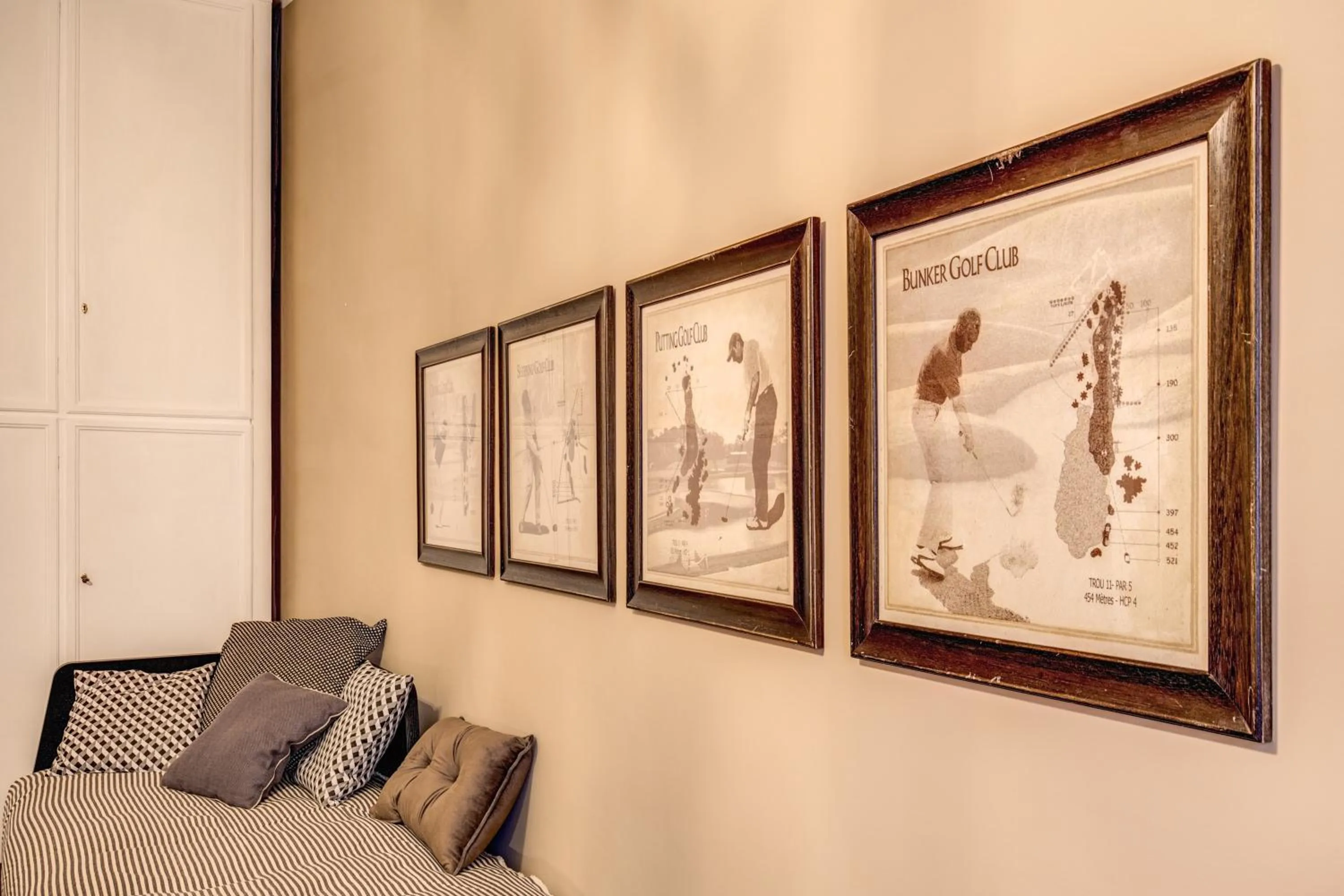 Decorative detail in Spanish Steps Miracle Suite