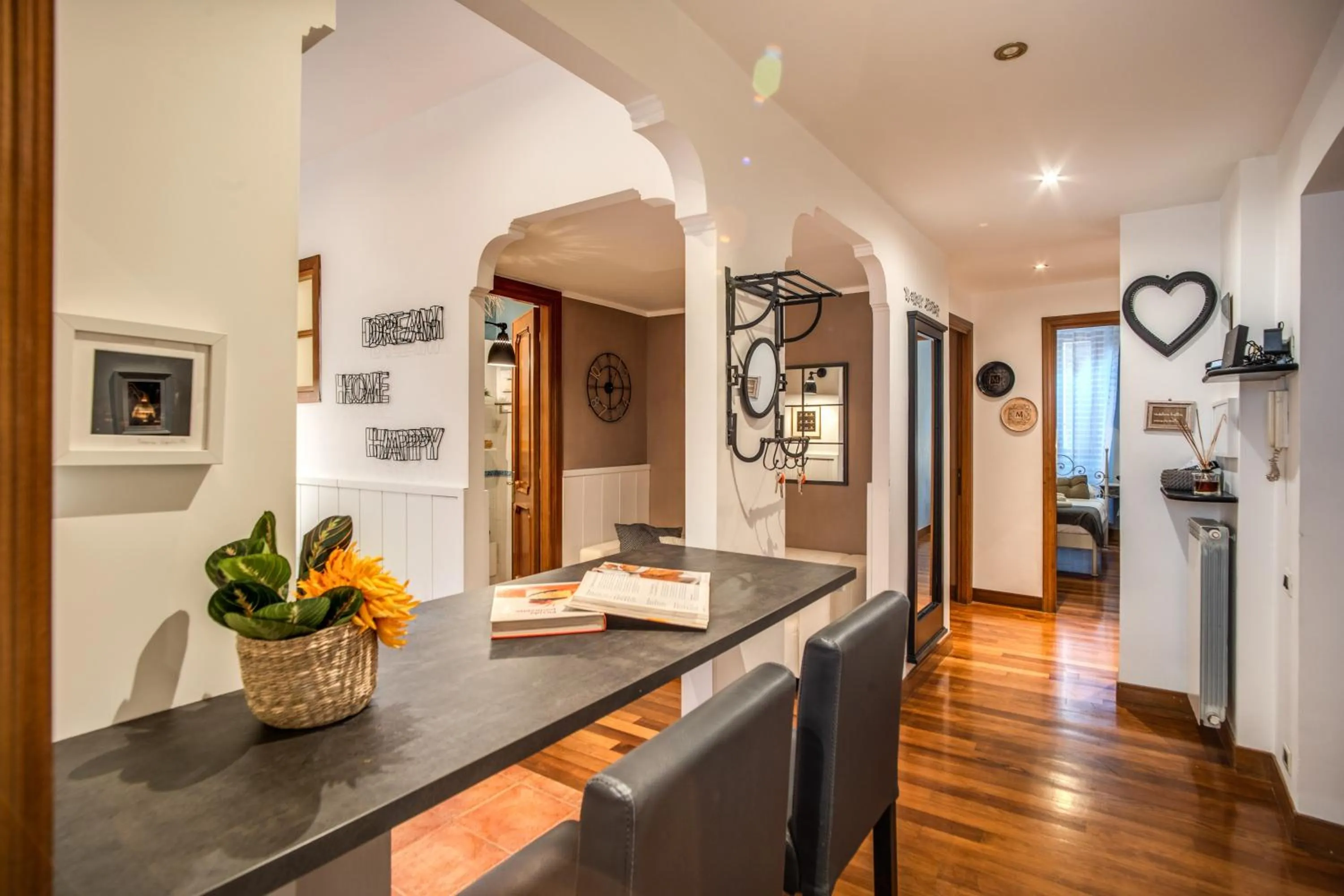 Kitchen or kitchenette in Spanish Steps Miracle Suite