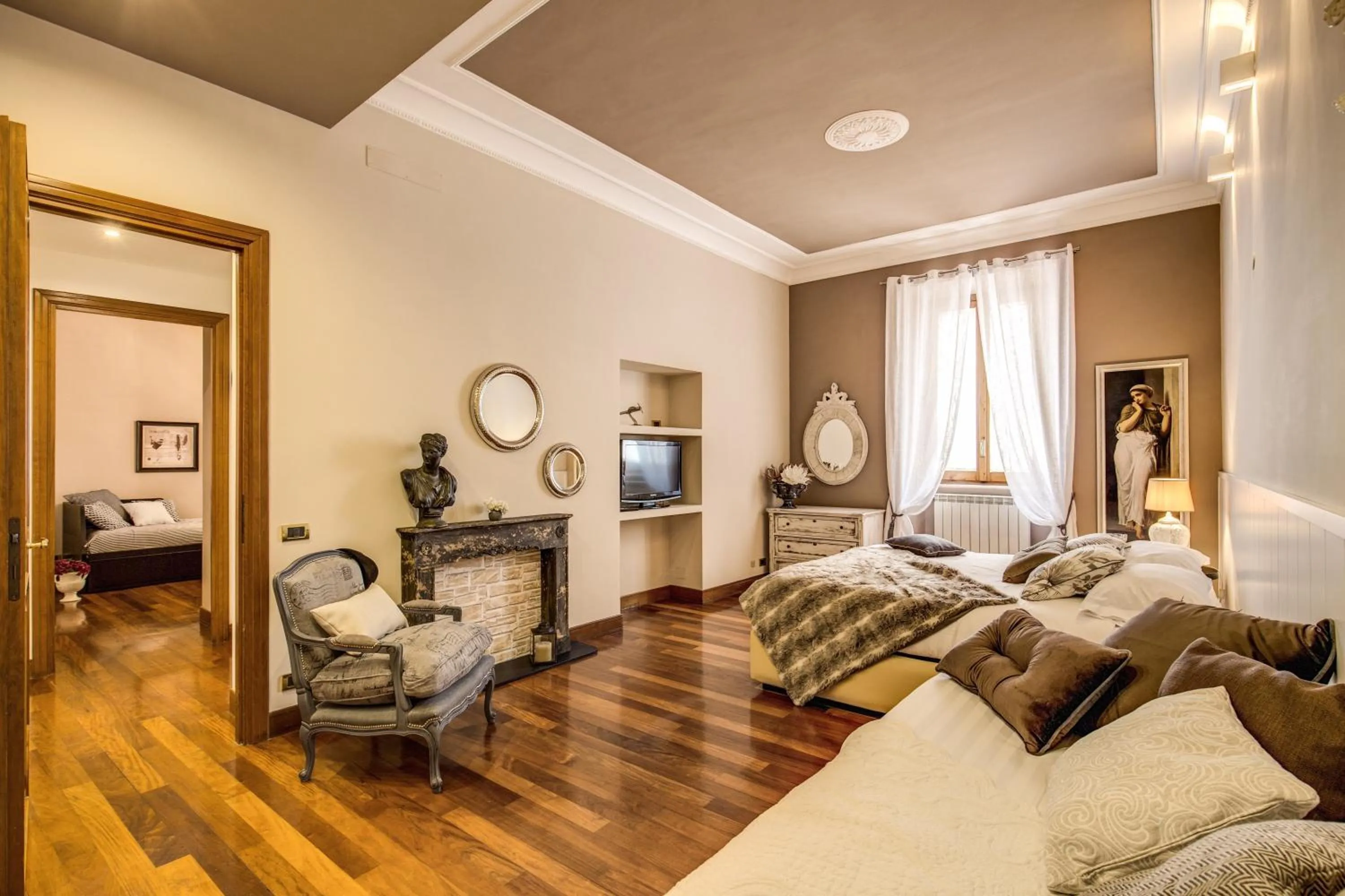 Photo of the whole room, Bed in Spanish Steps Miracle Suite