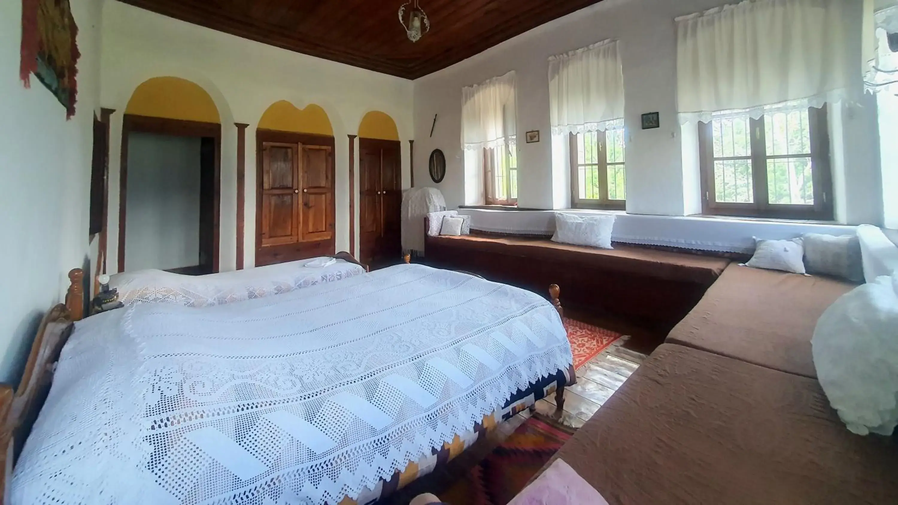 Standard Twin Room with Mountain View - single occupancy in Traditional GuestHouse Permet Standard Twin Room with Mountain View - single occupancy in Traditional GuestHouse Permet