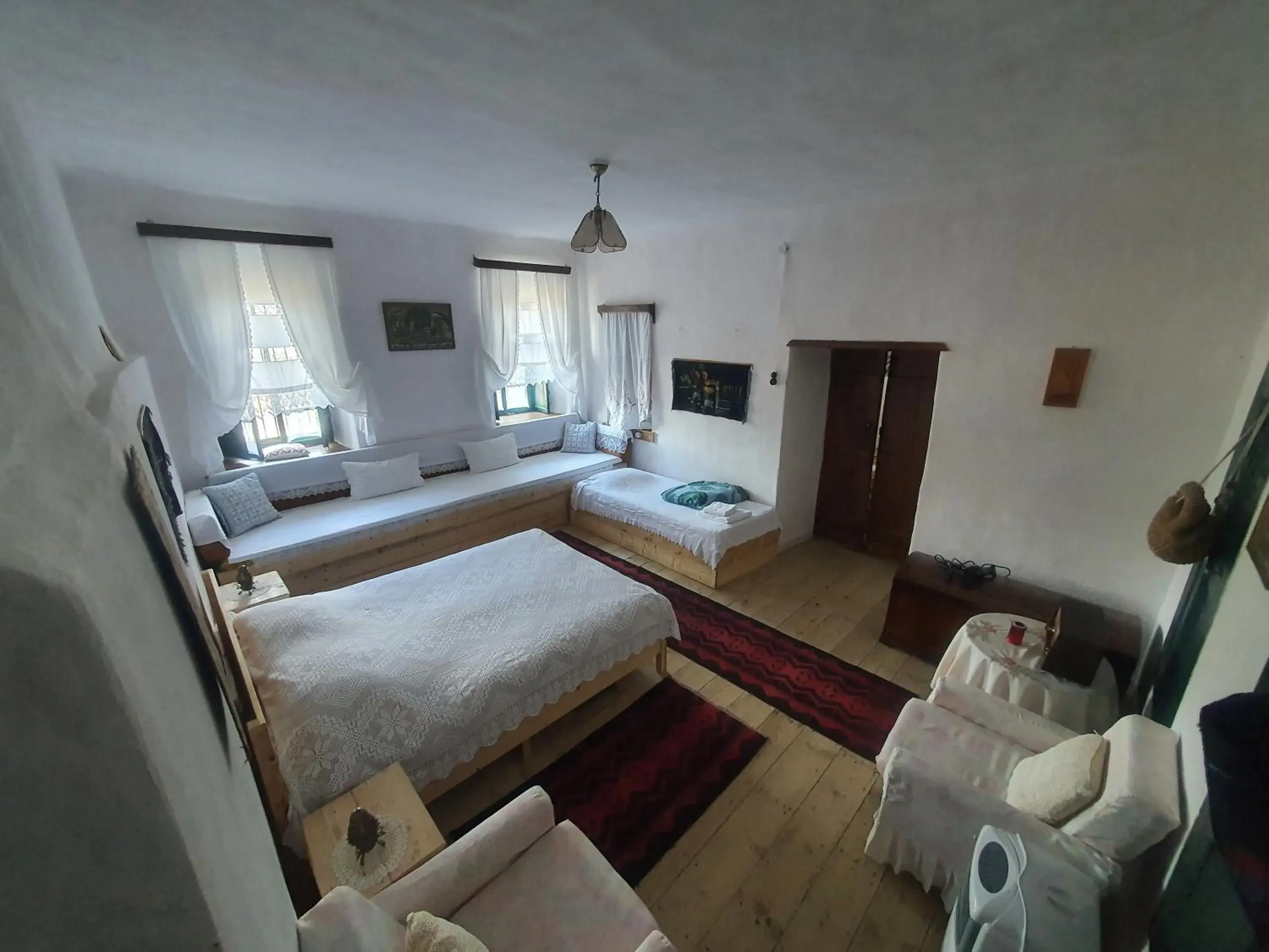 Classic Quadruple Room - single occupancy in Traditional GuestHouse Permet Classic Quadruple Room - single occupancy in Traditional GuestHouse Permet