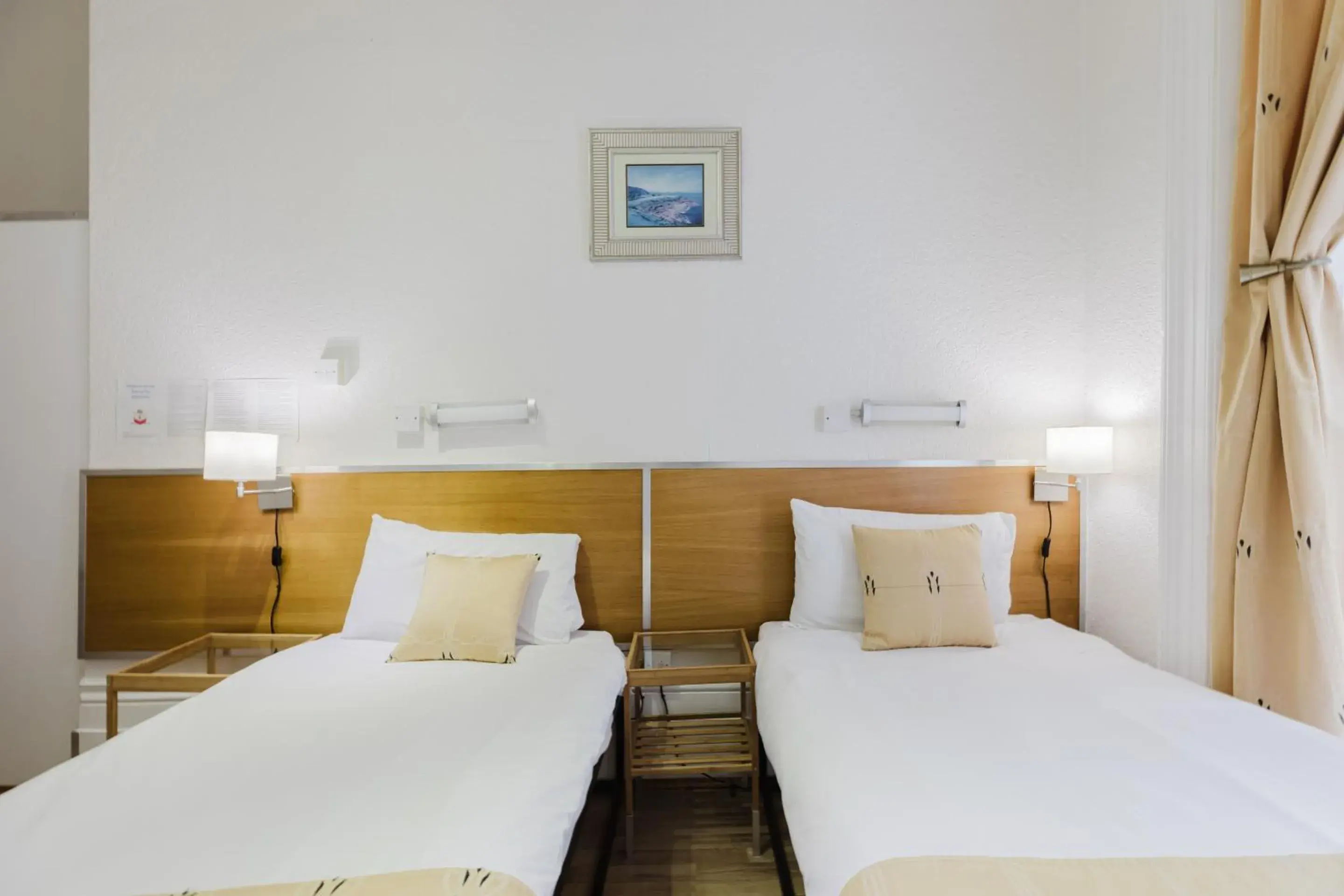 Standard Twin Room in Falcon Hotel Standard Twin Room in Falcon Hotel