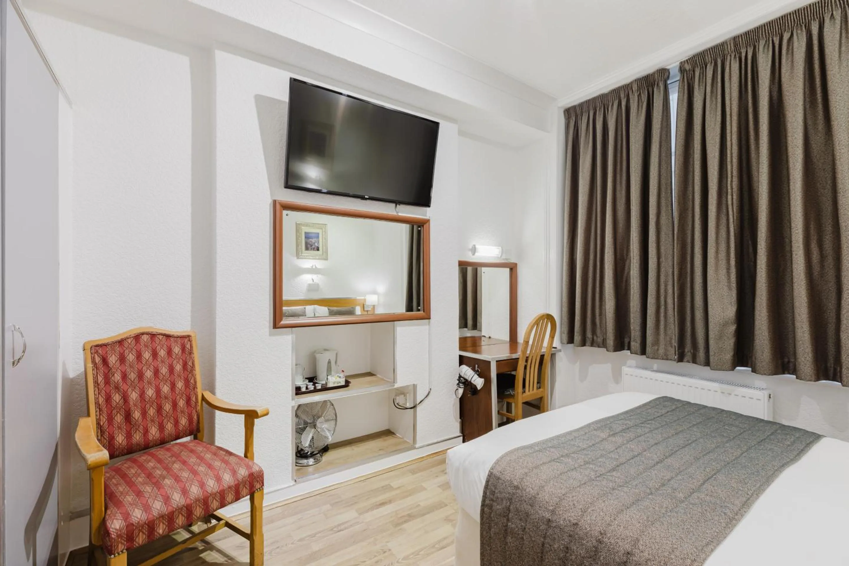 Bedroom, Bed in The Chapter Hotels - Falcon Hotel