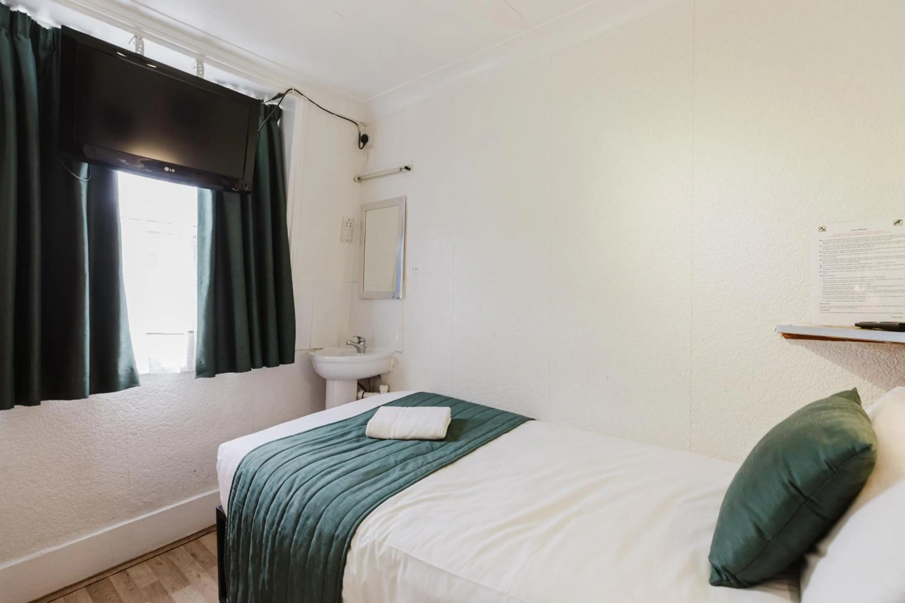 Bedroom, Bed in The Chapter Hotels - Falcon Hotel