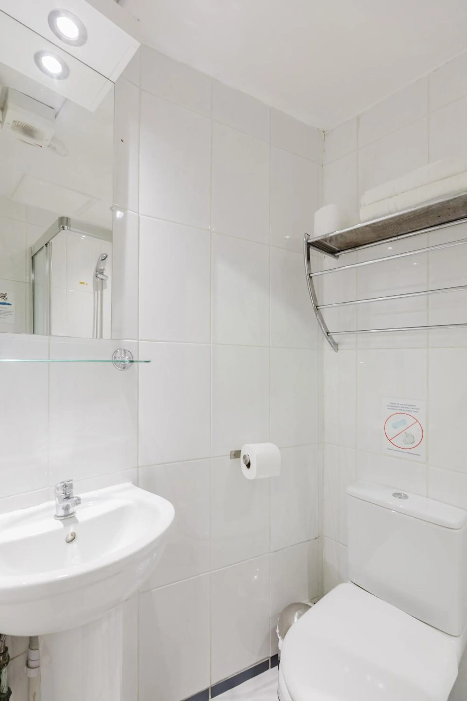 Bathroom in The Chapter Hotels - Falcon Hotel