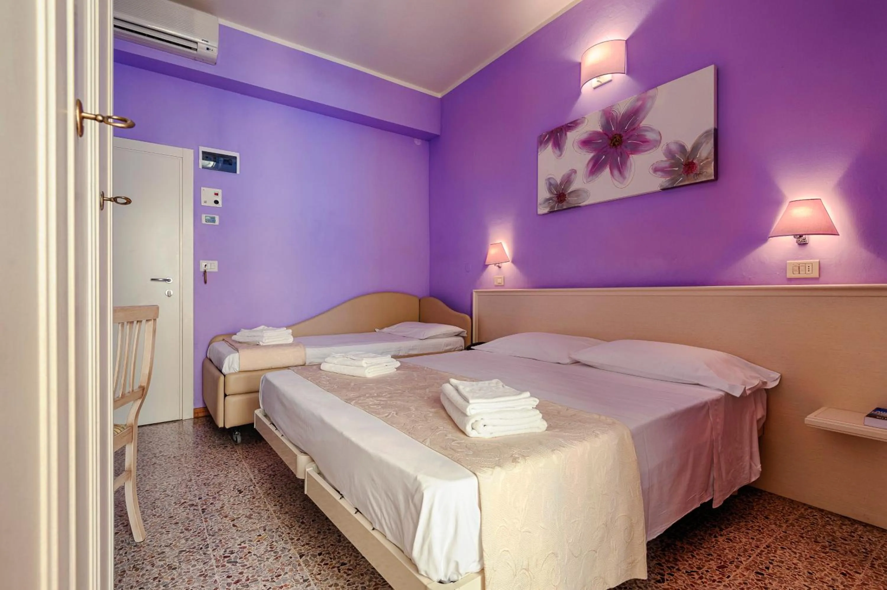 Photo of the whole room in Hotel Plaza