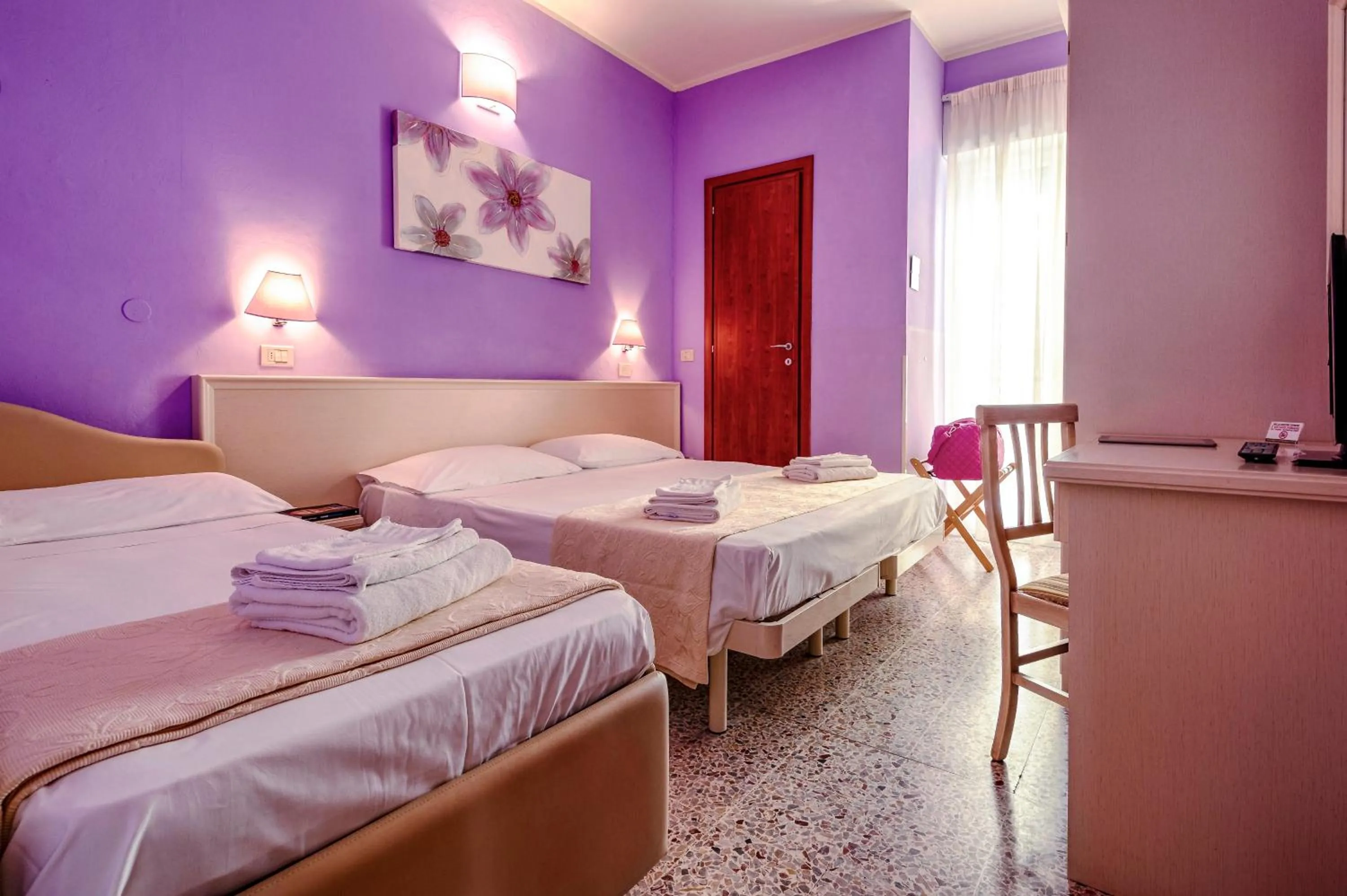 Photo of the whole room in Hotel Plaza