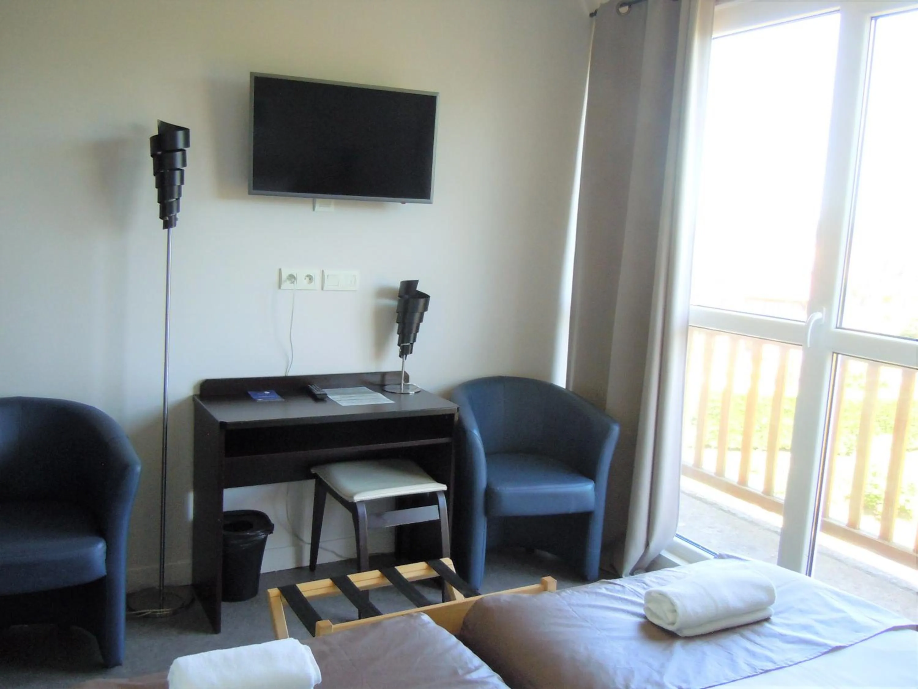 Bedroom, Bed in Sweet Home Appart'Hôtel Deauville Sud