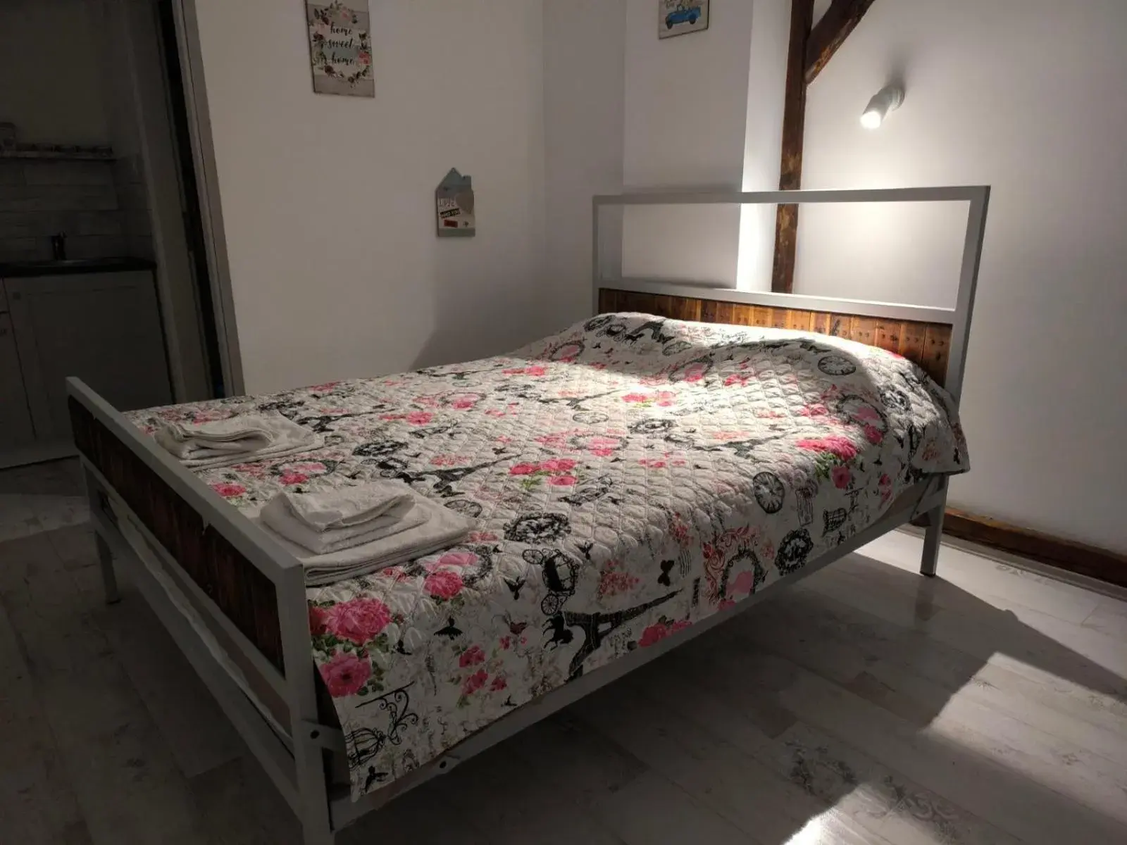 Studio - single occupancy in Apartment By the River Studio - single occupancy in Apartment By the River