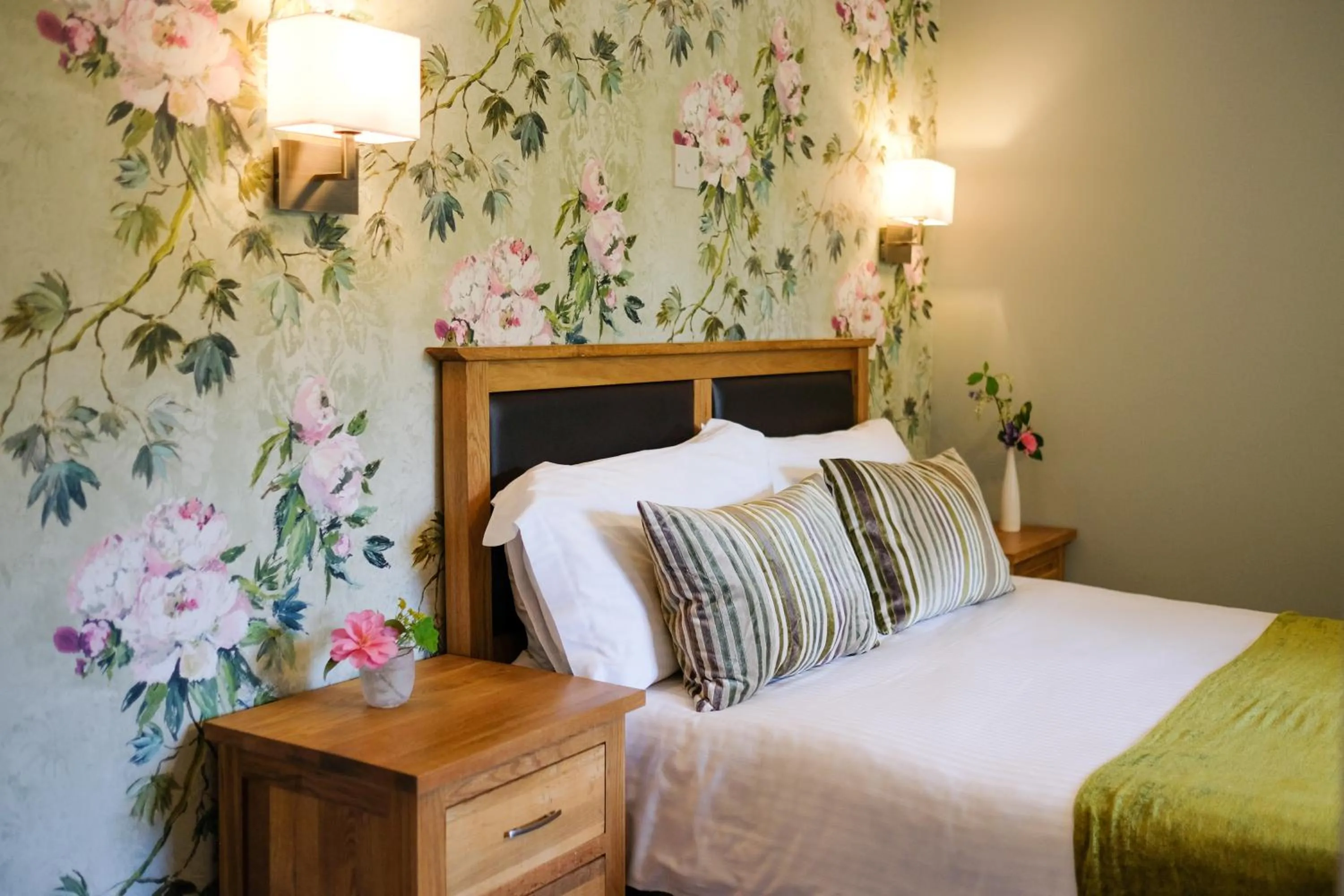 Bedroom, Bed in 1863 Restaurant with Rooms